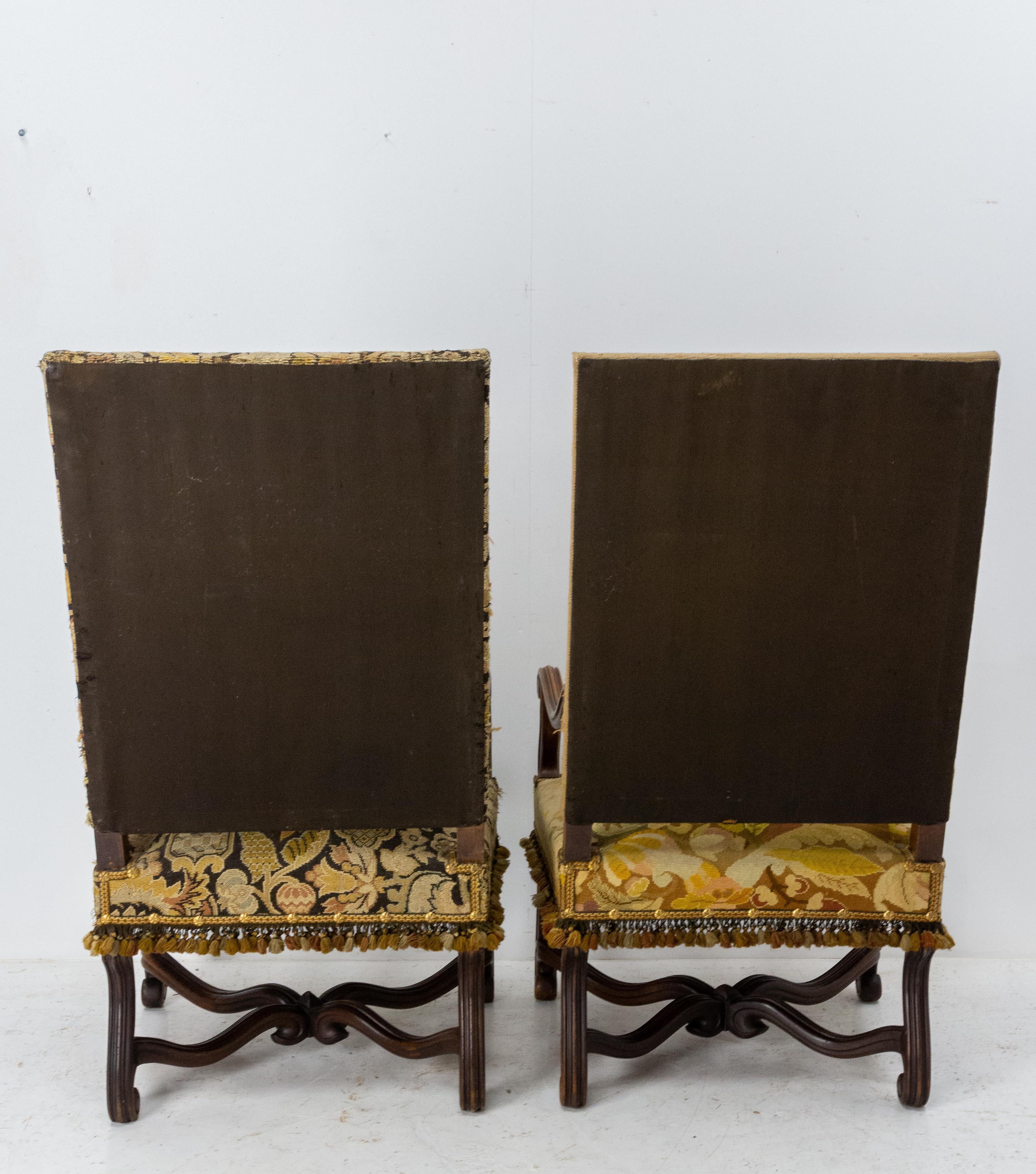XIXe siècle Paire de fauteuils ouverts de style néo- Louis XIII français, fin du 19ème siècle à recouvrir en vente