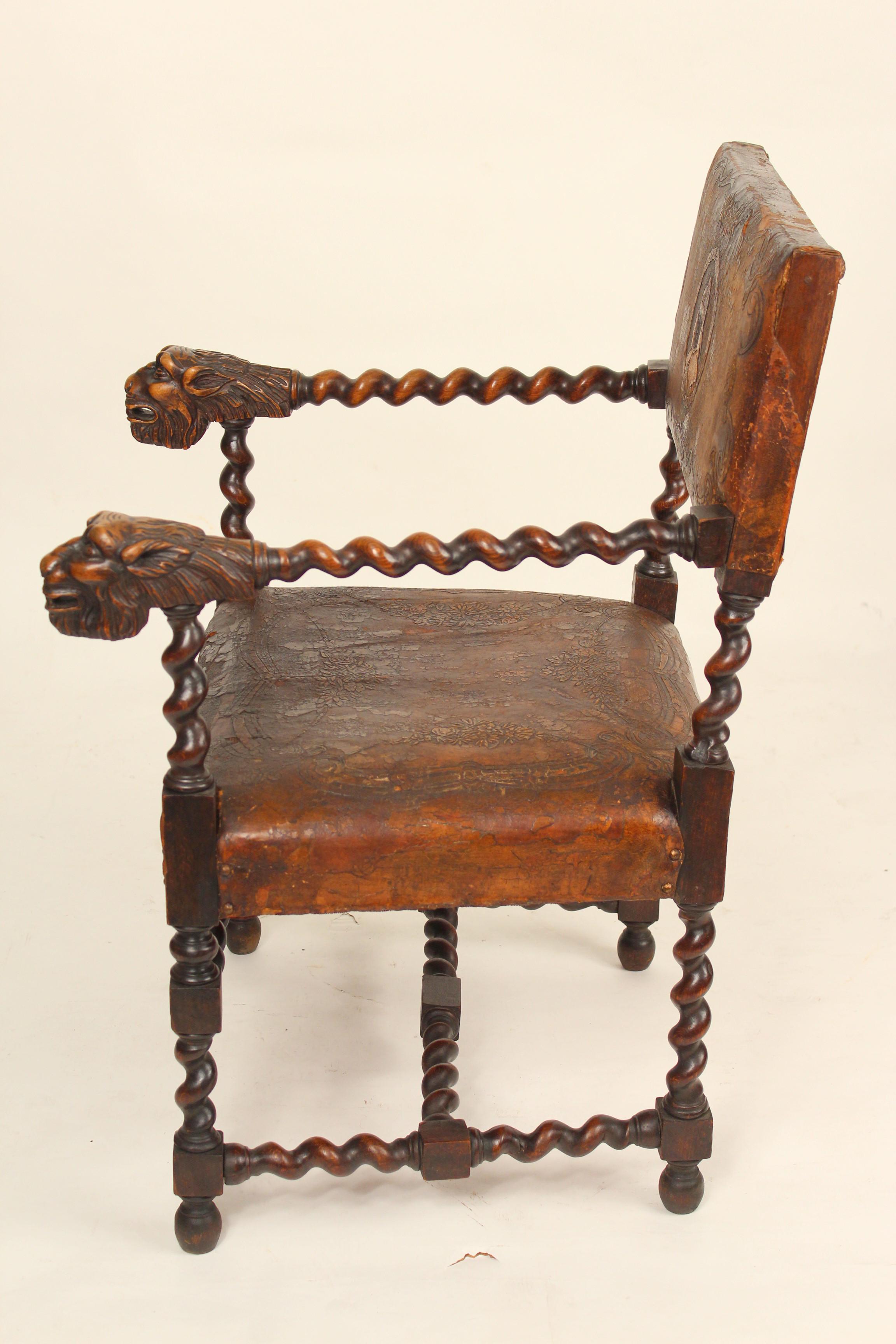 Ein Paar Sessel im Louis-XIII-Stil im Zustand „Relativ gut“ in Laguna Beach, CA