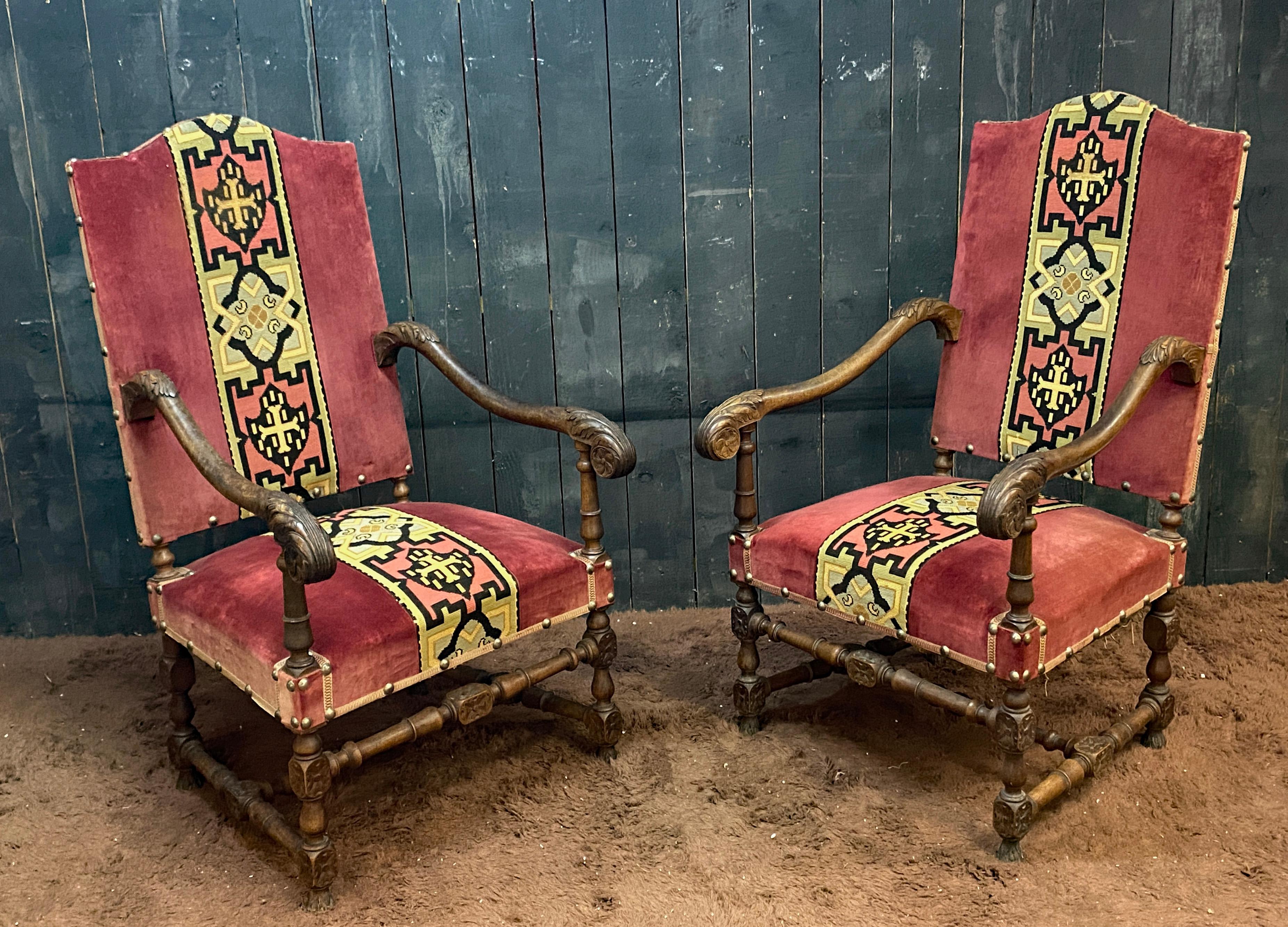 Pair of original Louis XIII style armchairs in oak circa 1930, new fabric
fabric in good condition, small hole at the back