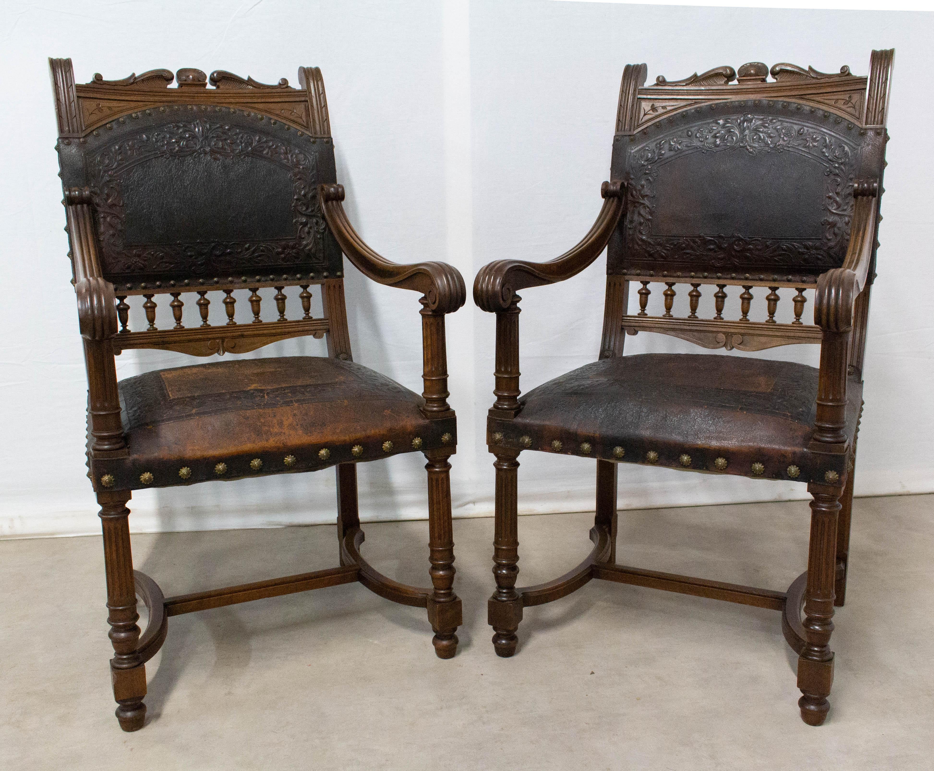 Late 19th century antique pair of armchairs in the Louis XIII or Henri II style
Walnut and embossed leather
Good condition, solid and sound.

For shipping:
2 packs: W 57, P 72, H 107 cm 12.4kg each one.