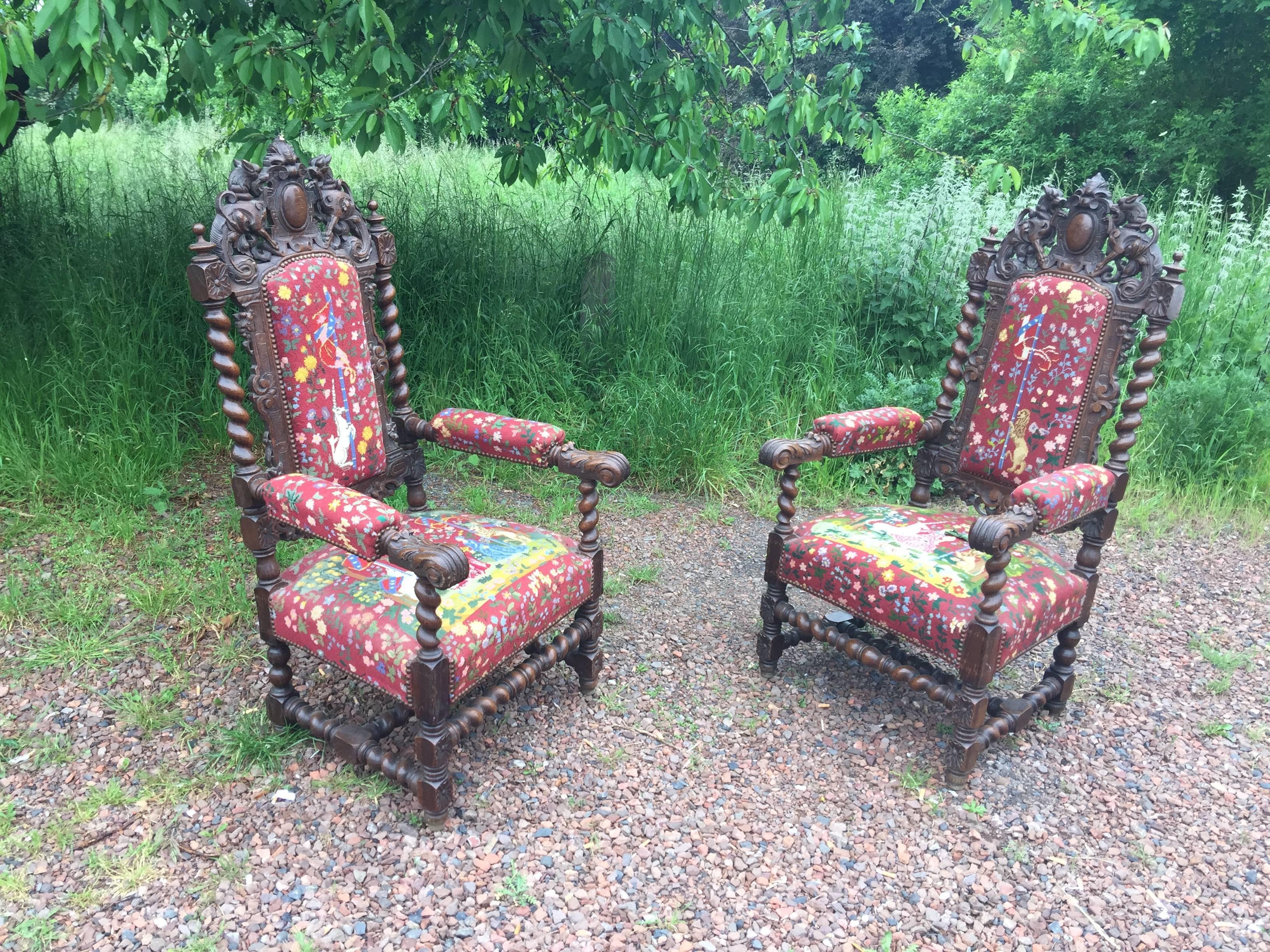 Français Deux fauteuils en chêne de style Louis XIII, datant d'environ 1900 en vente