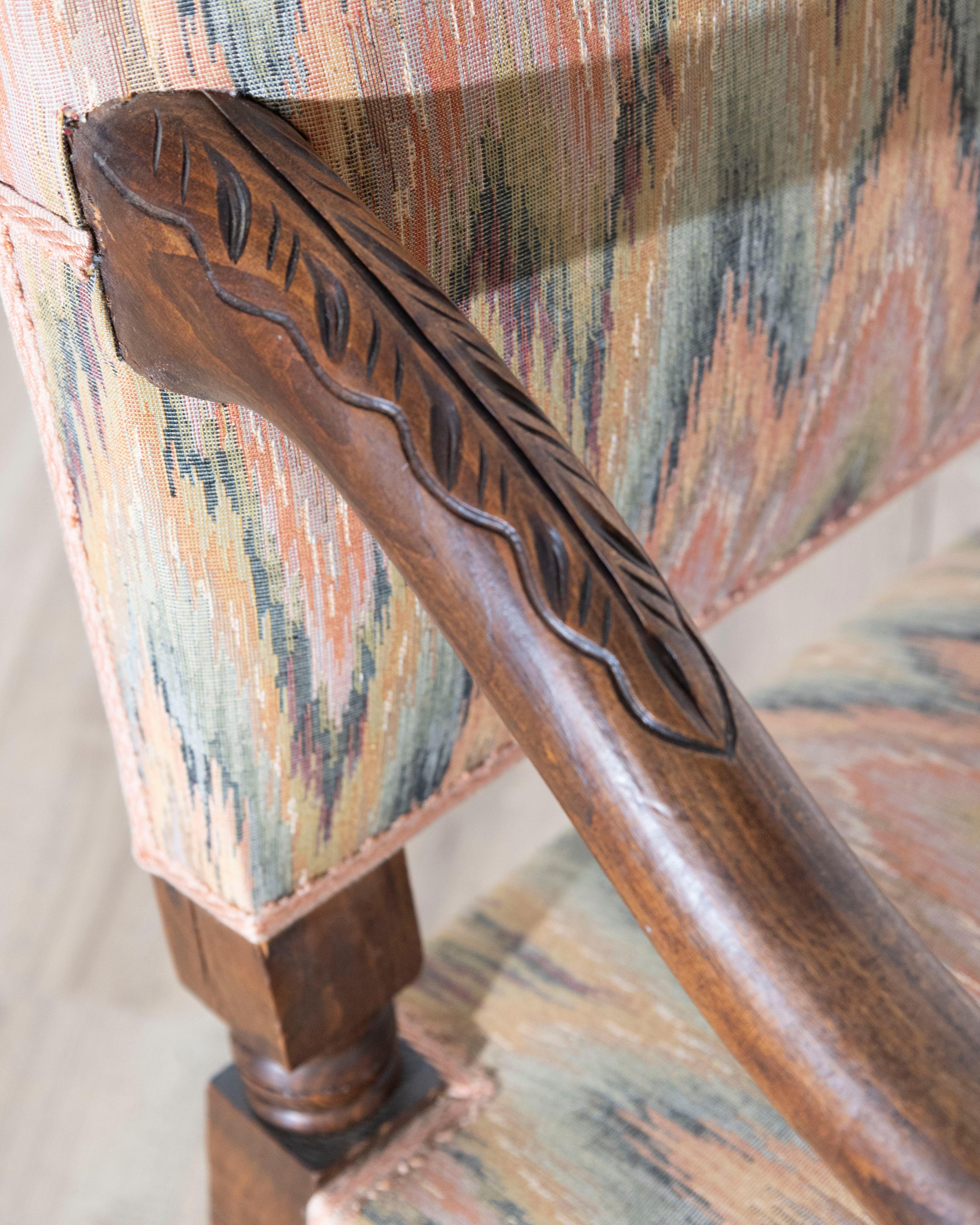 Coppia di poltrone in Oak in stile Luigi XIII con schienali e sedute imbottite in vendita 1