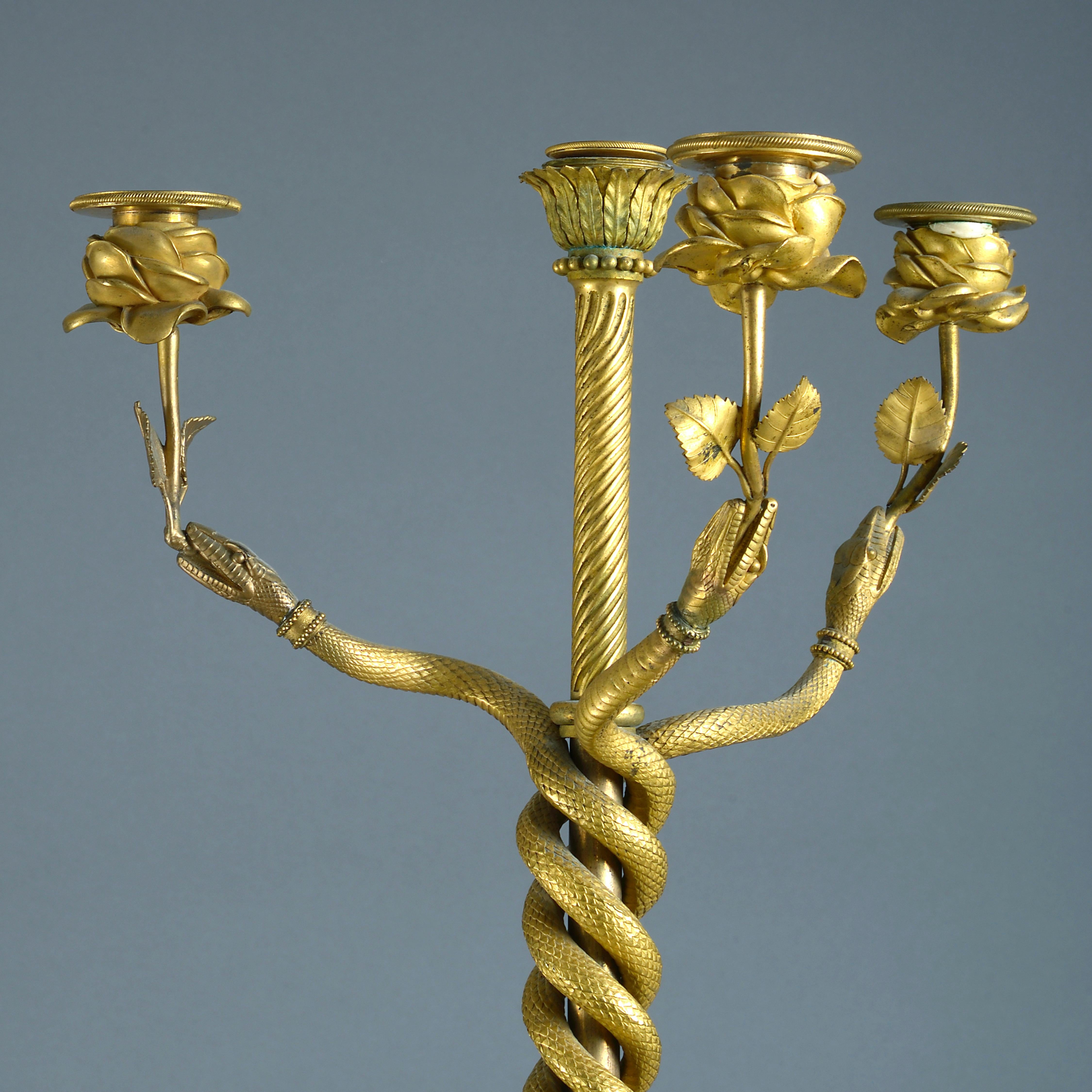 Paar Louis-XVI-Kandelaber aus Bronze, Goldbronze und Bildhauermarmor im Angebot 2
