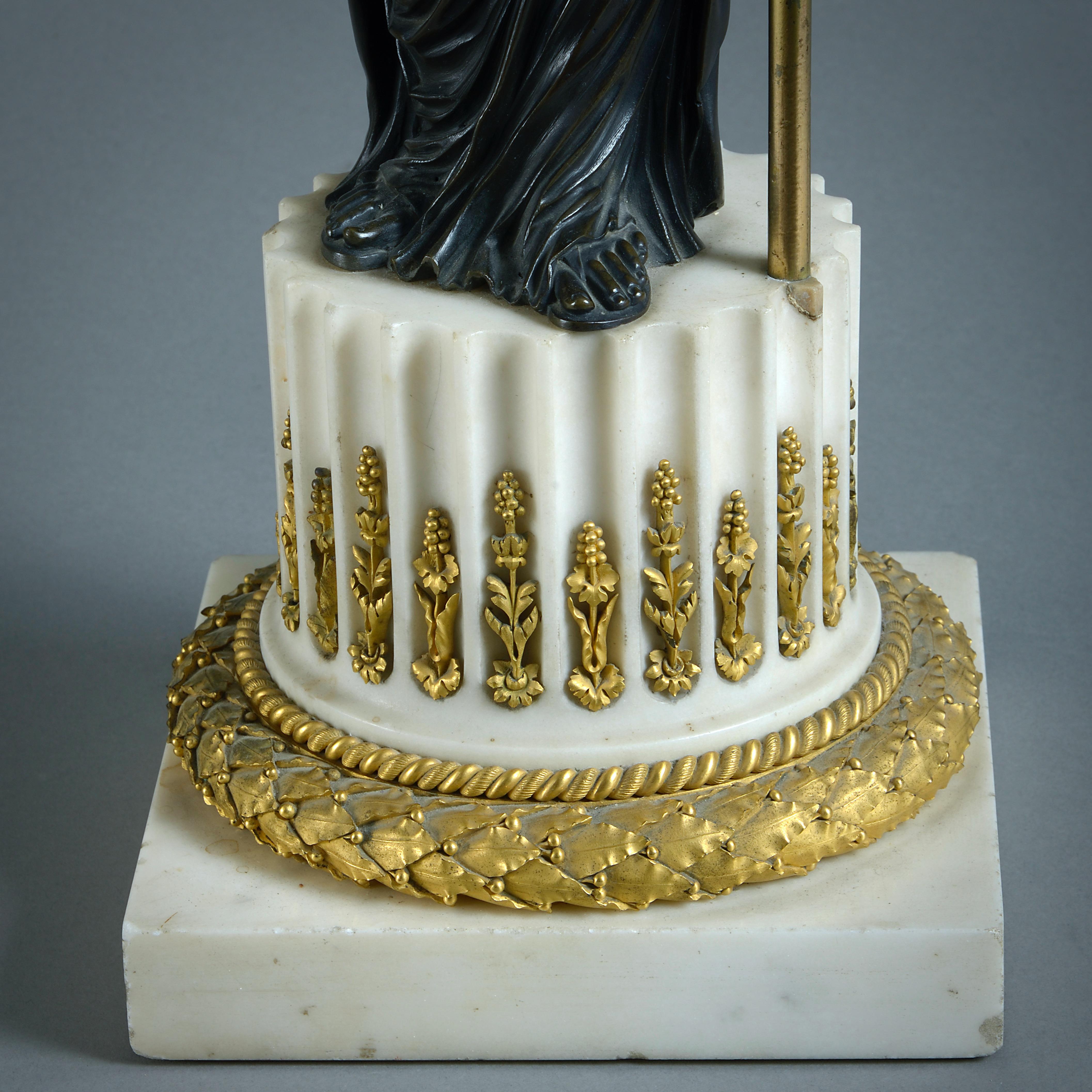 Paar Louis-XVI-Kandelaber aus Bronze, Goldbronze und Bildhauermarmor im Angebot 4