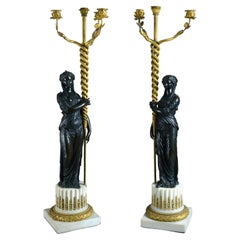 Paire de candélabres Louis XVI en bronze, bronze doré et marbre statuaire