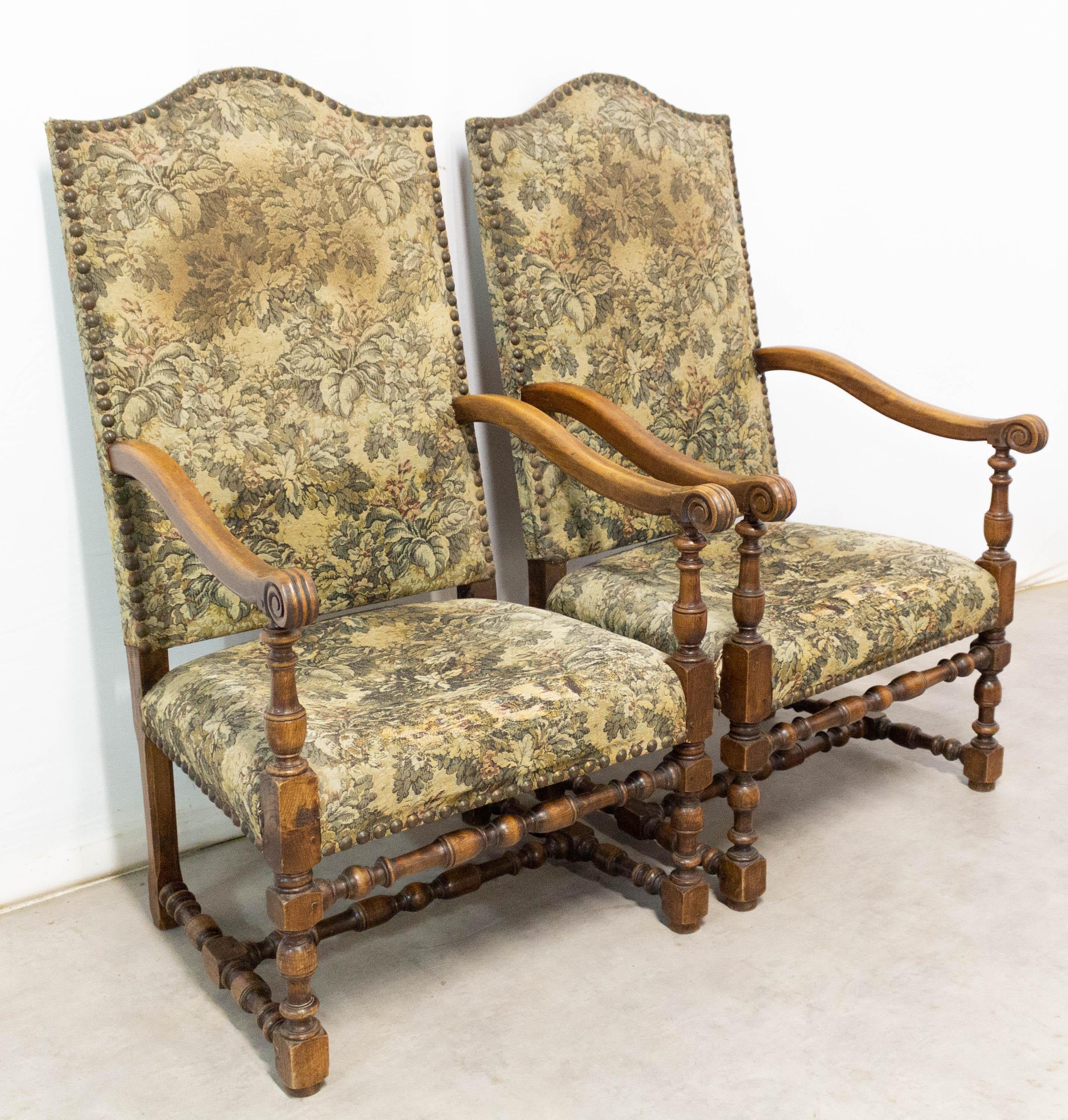 Pair of French fauteuils, open armchairs side or desk chairs Louis XIV revival,
To be re-upholstered and recovered to suit your interior
circa 1960
Good condition
Frames sound and solid.

For shipping:
64/71/120 cm 17 kg each.