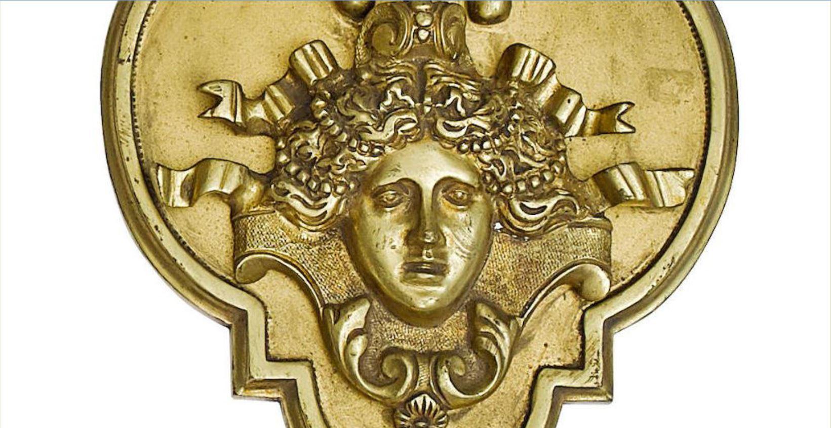 Paire d'appliques à deux lumières de style Louis XIV en bronze Bon état - En vente à Cypress, CA