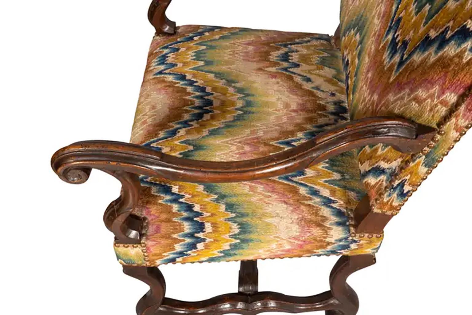 Pareja de sillones Luis XIV de nogal en venta 5