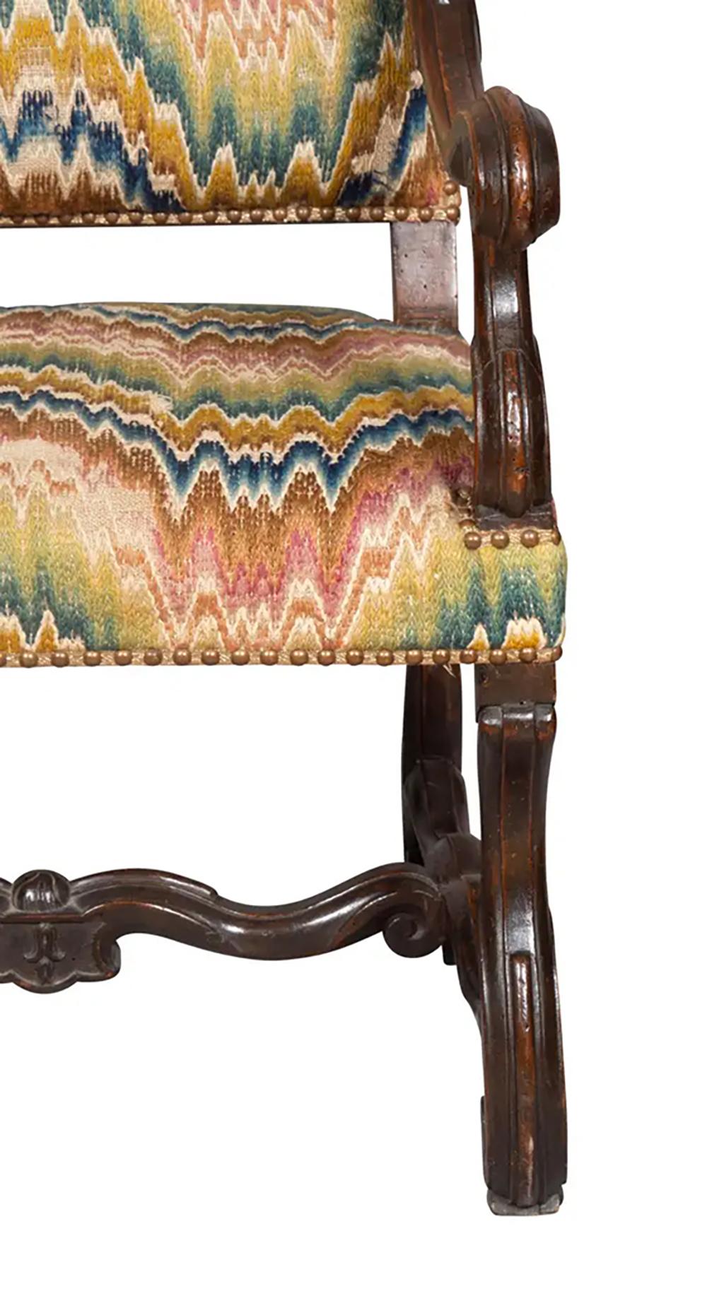 Pareja de sillones Luis XIV de nogal en venta 8