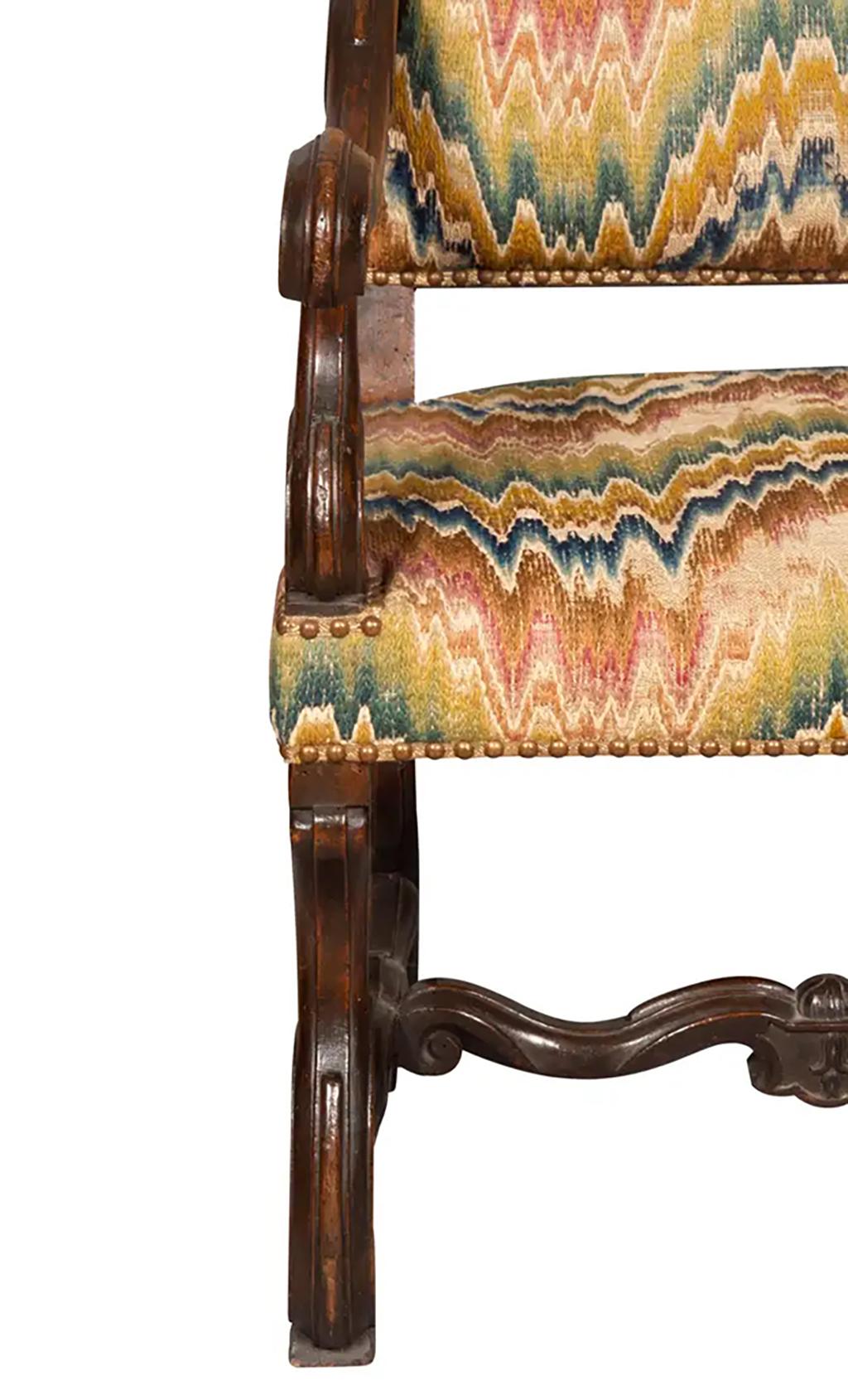 Pareja de sillones Luis XIV de nogal en venta 9