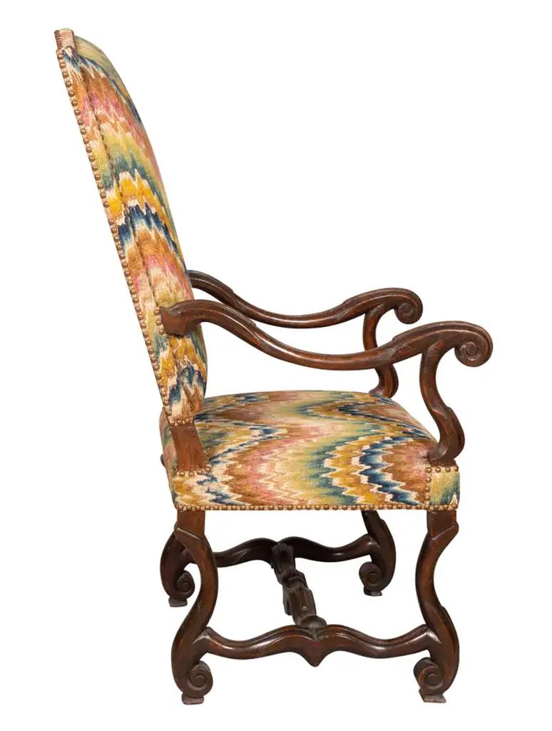 Pareja de sillones Luis XIV de nogal en Bueno estado para la venta en Essex, MA