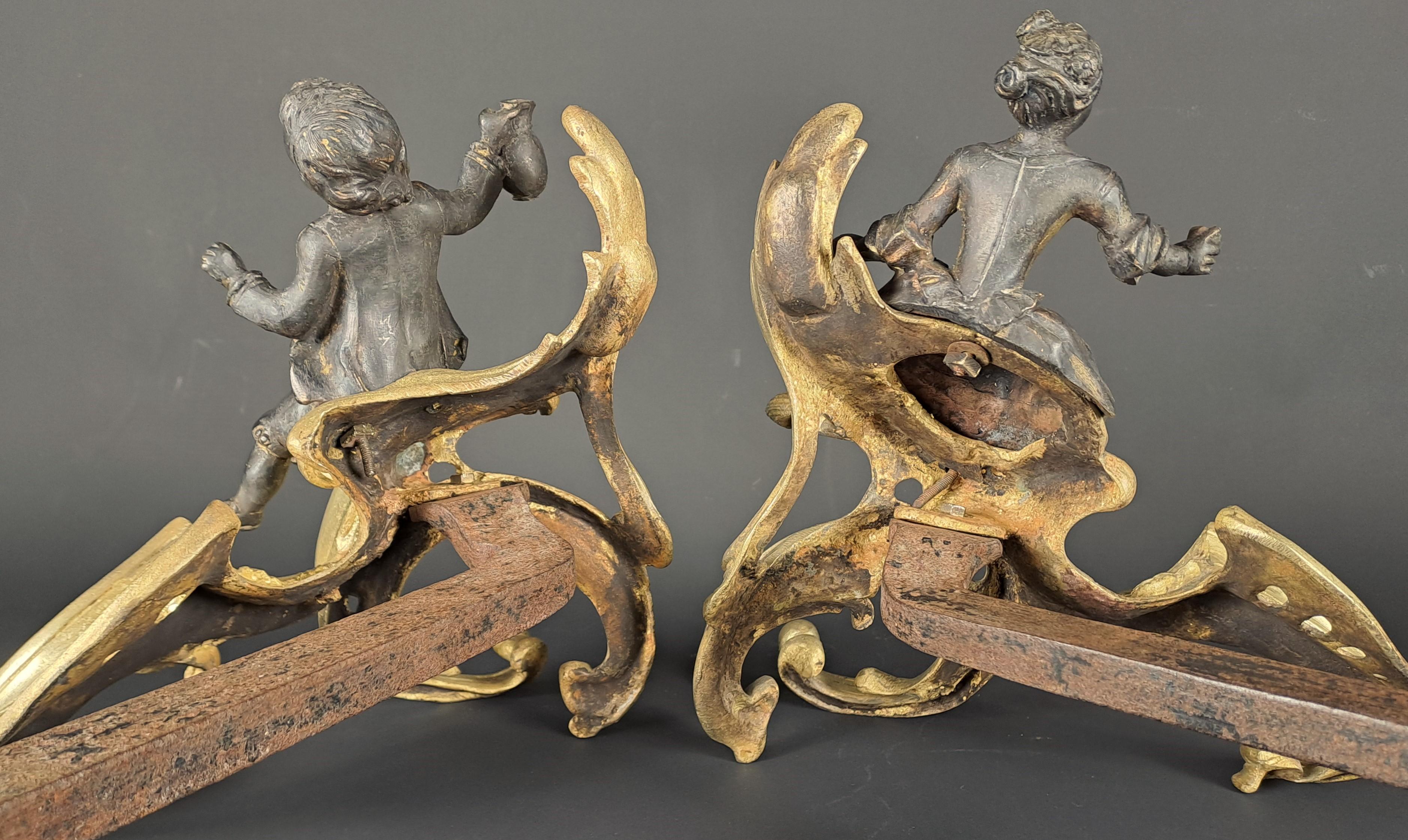 Pareja De Andirones Luis XV De Bronce Dorado Patinado Negro en venta 6