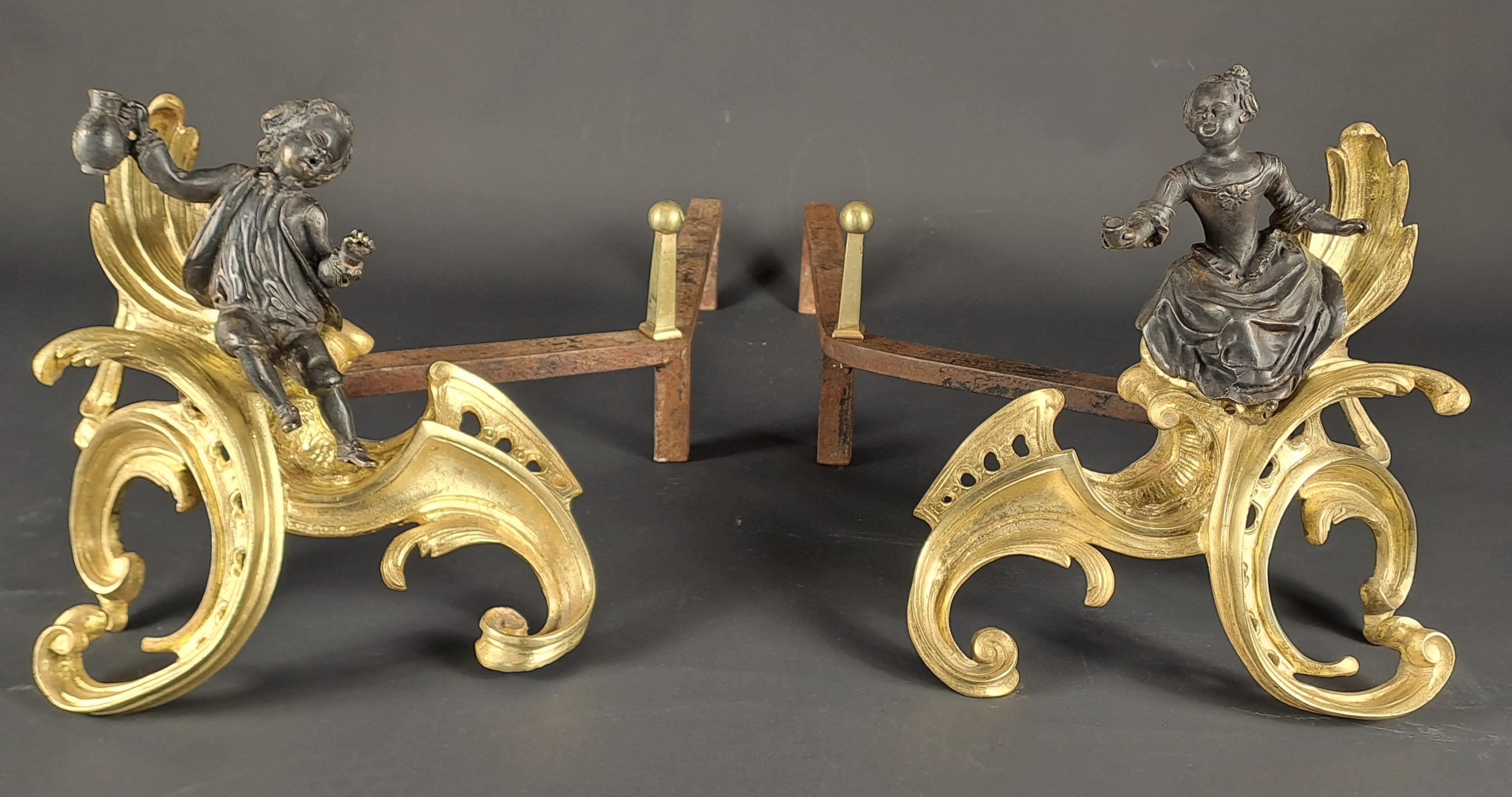 Pareja De Andirones Luis XV De Bronce Dorado Patinado Negro en Bueno estado para la venta en BARSAC, FR