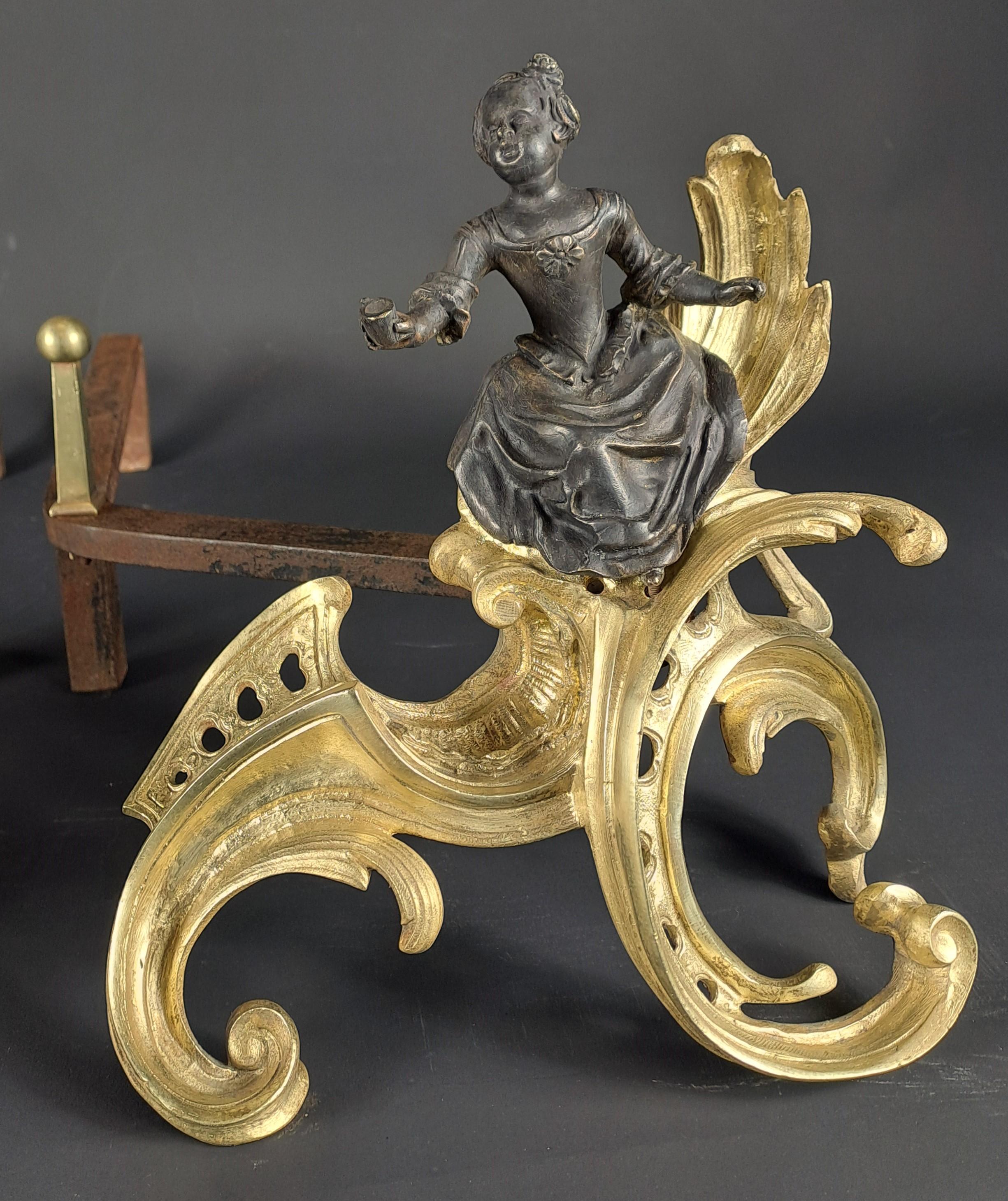 Pareja De Andirones Luis XV De Bronce Dorado Patinado Negro en venta 2