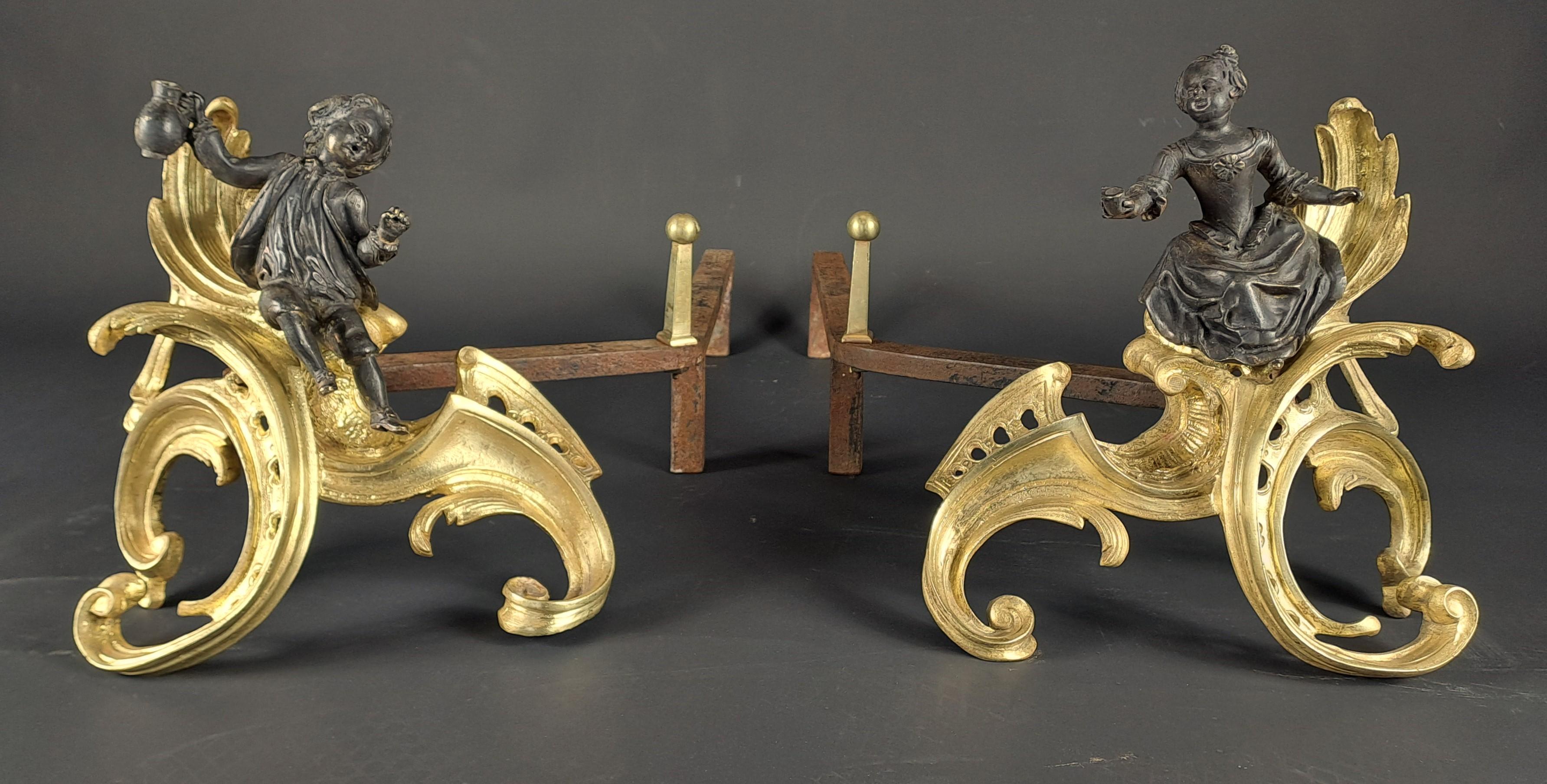 Pareja De Andirones Luis XV De Bronce Dorado Patinado Negro en venta 4