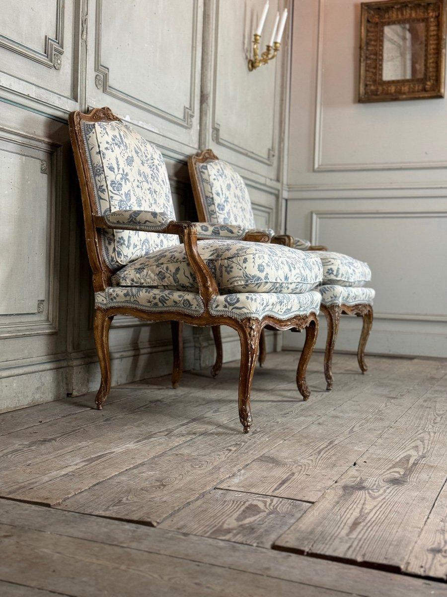 European Pair Of Louis XV Armchairs In Carved And “chené” Wood, 18th Century For Sale
