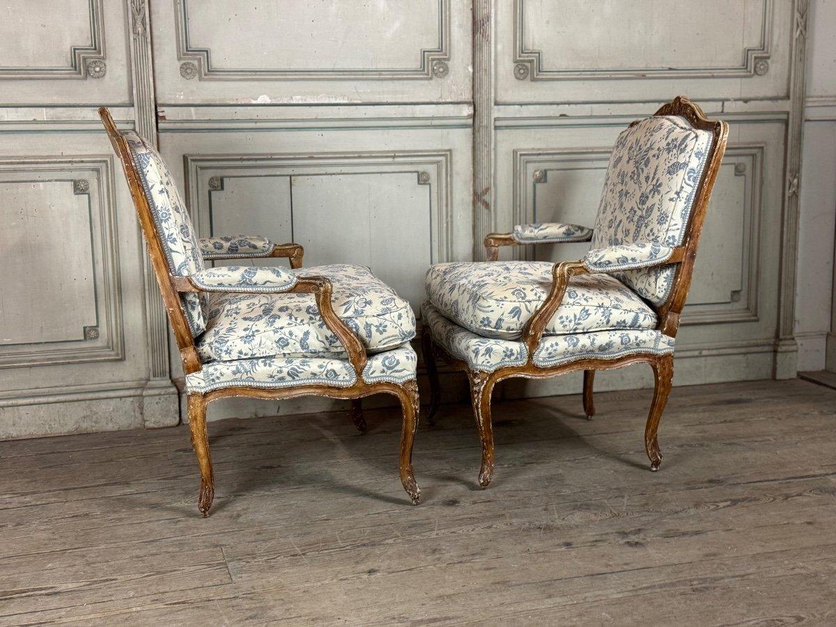 18th Century and Earlier Pair Of Louis XV Armchairs In Carved And “chené” Wood, 18th Century For Sale