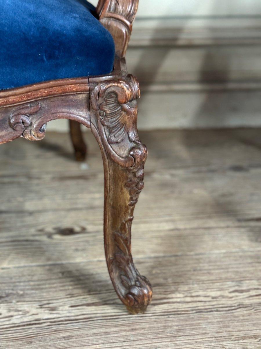Coppia di poltrone Luigi XV in legno intagliato, inizio XVIII secolo in vendita 1