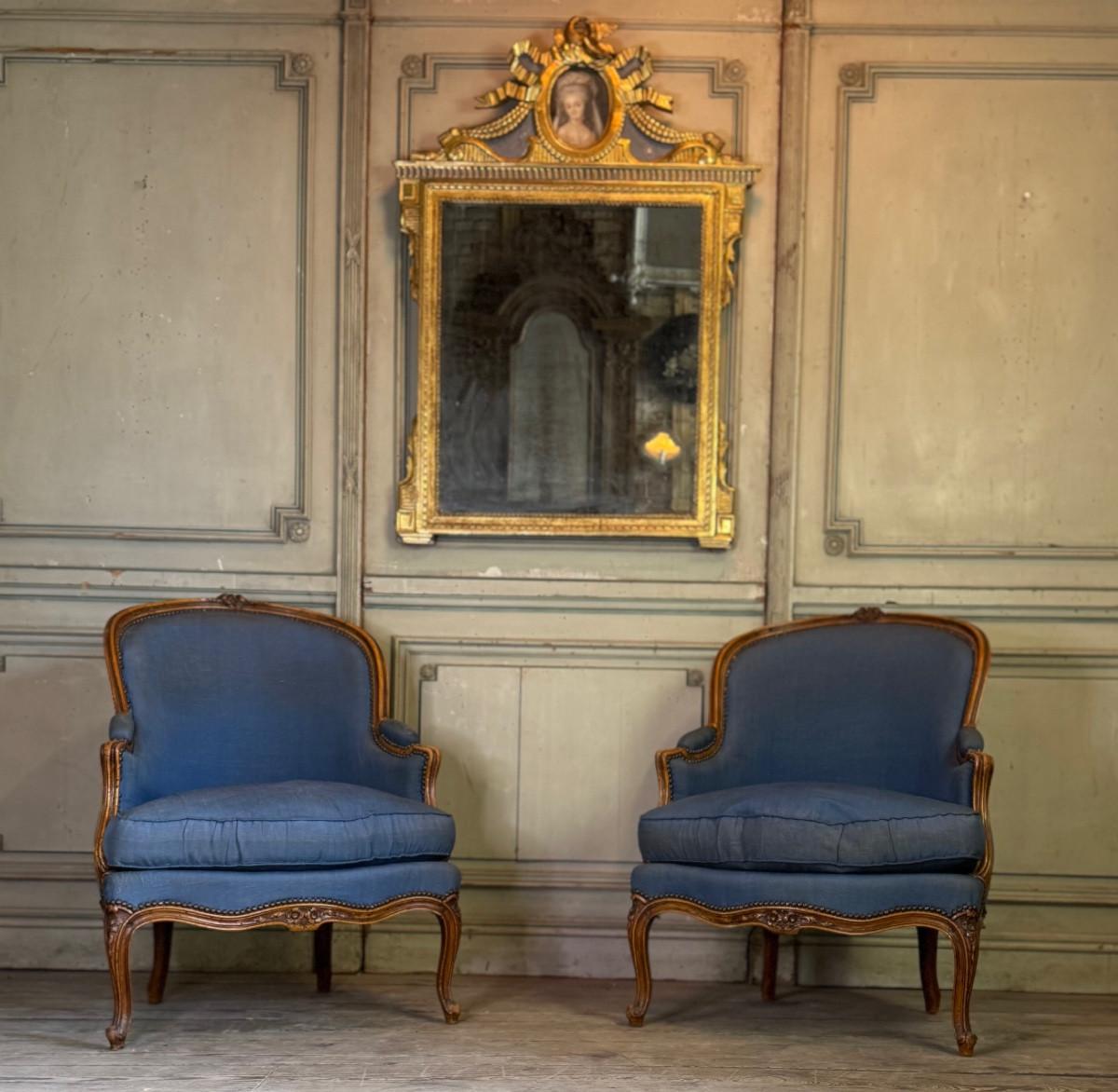 Pair of Louis XV armchairs in moulded and carved beech, 18th century en venta 7