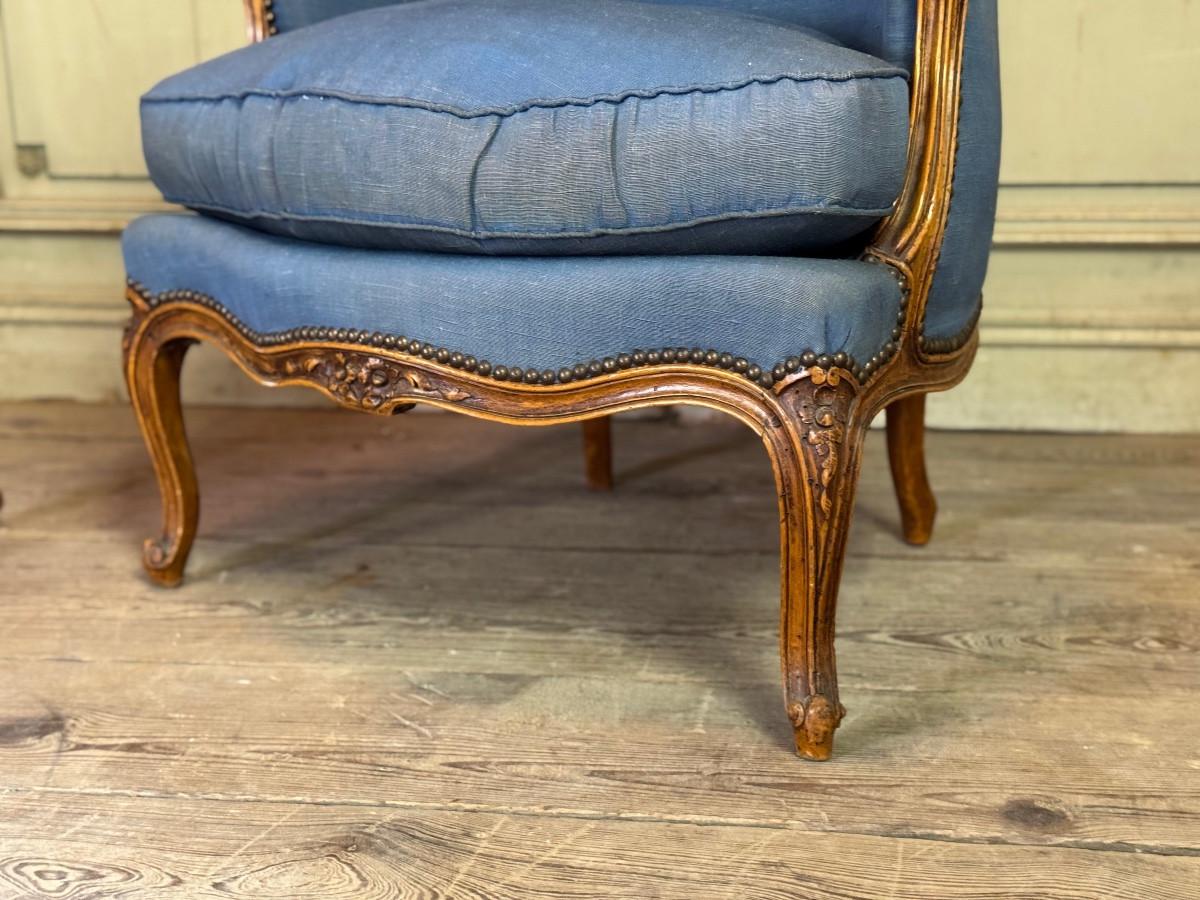 Pair of Louis XV armchairs in moulded and carved beech, 18th century Madera en venta