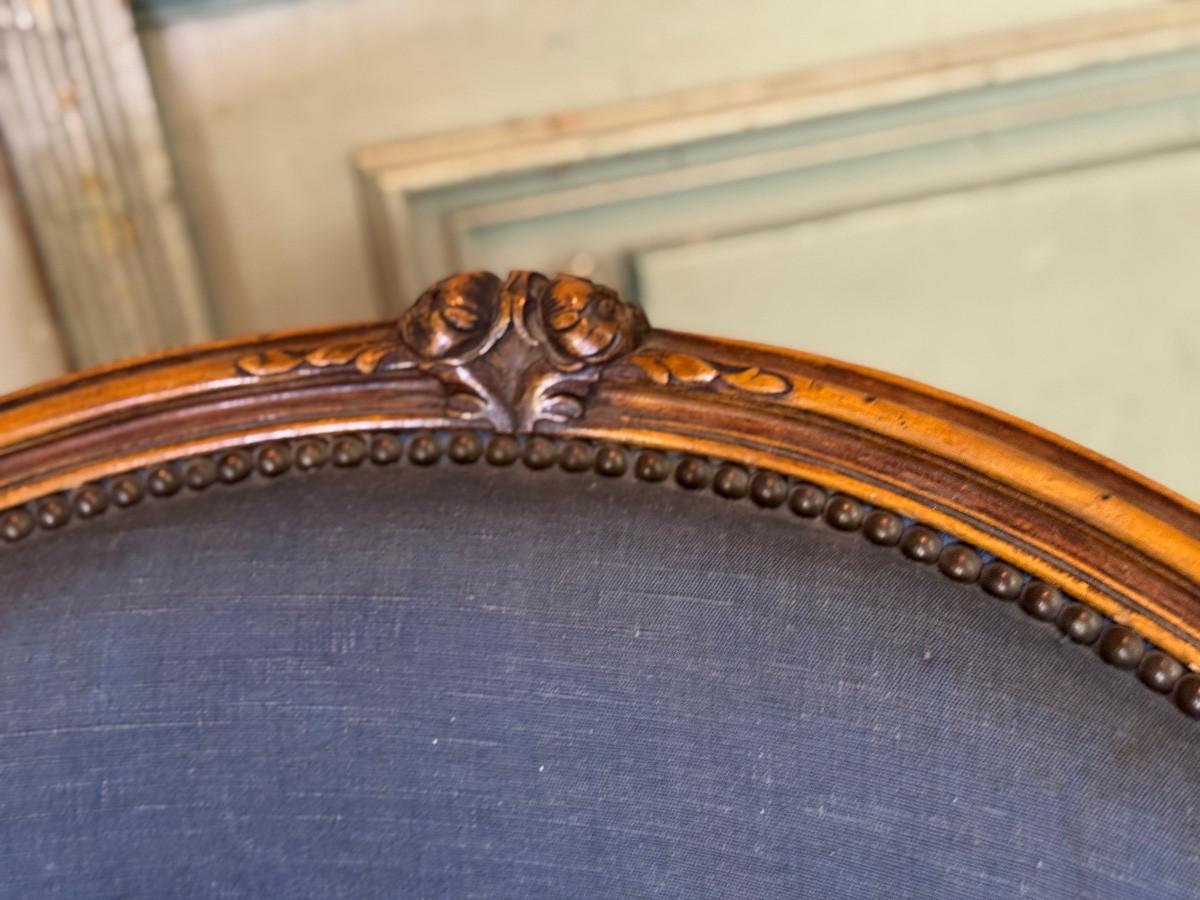 Pair of Louis XV armchairs in moulded and carved beech, 18th century en venta 1