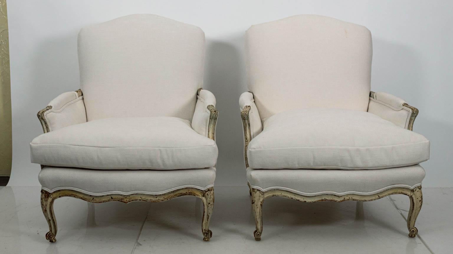 Pair of Louis XV Bergère Chairs In Good Condition In Stamford, CT