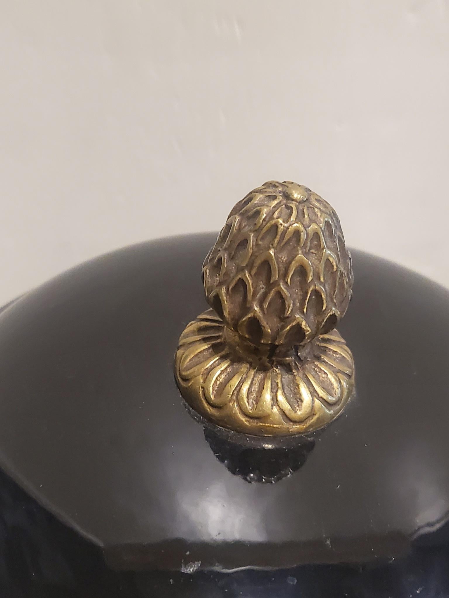 Coppia di vasi neri in bronzo Luigi XV.