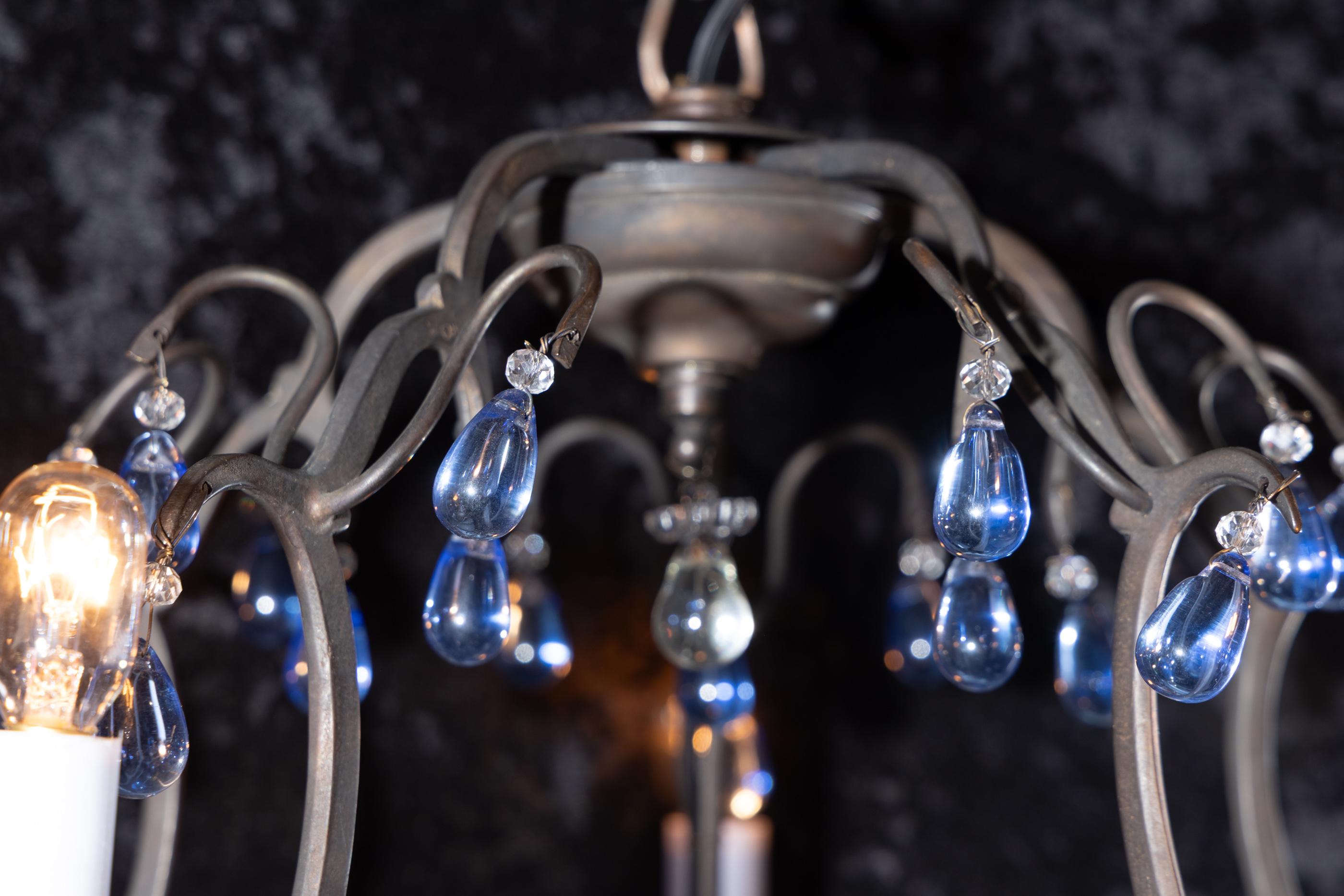 Paire de lustres Louis XV en bronze à raisins bleus, Italie, milieu du 20e siècle Bon état - En vente à New Orleans, LA