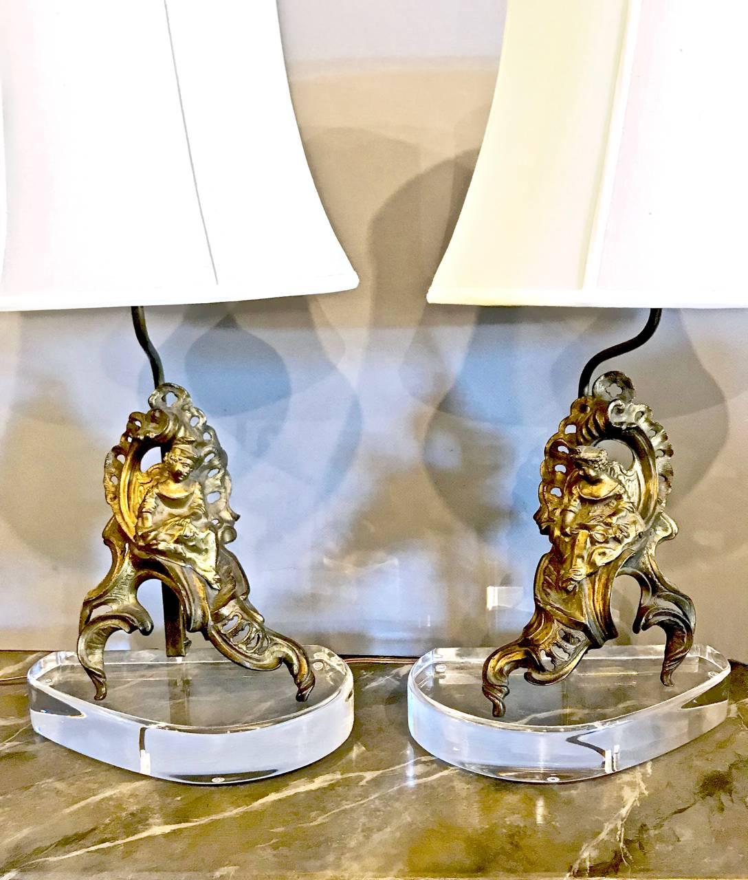 Paire de lampes figuratives Louis XV en bronze, 18ème siècle en vente 4