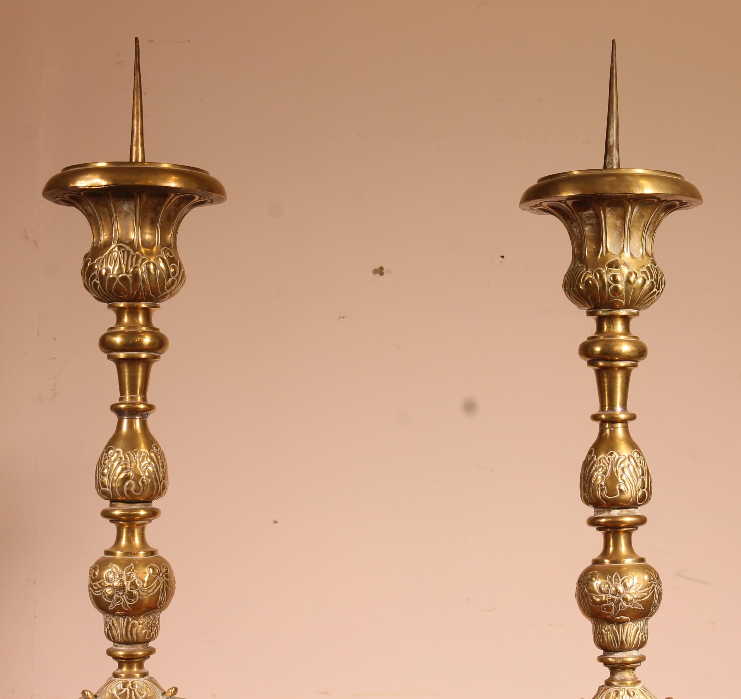 Elegant pair of candlesticks from the 18th century from Belgium, Liège region
Beautiful turning and fine quality of Louis XV style en bras
beautiful patina

Delivery in Belgium, France and abroad.
 
   