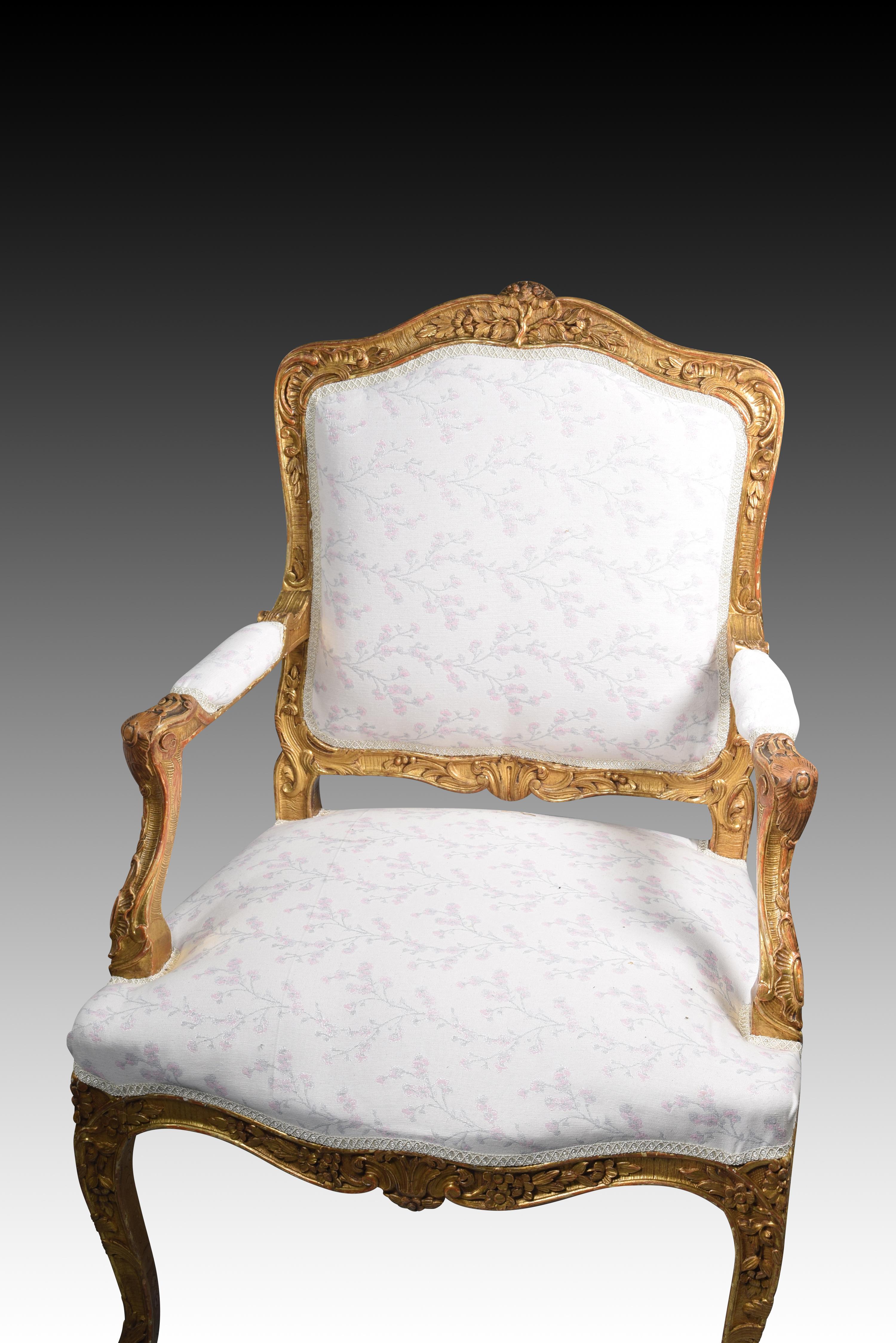 Pair of Louis XV chairs or armchairs. Possibly France, 18th century 3