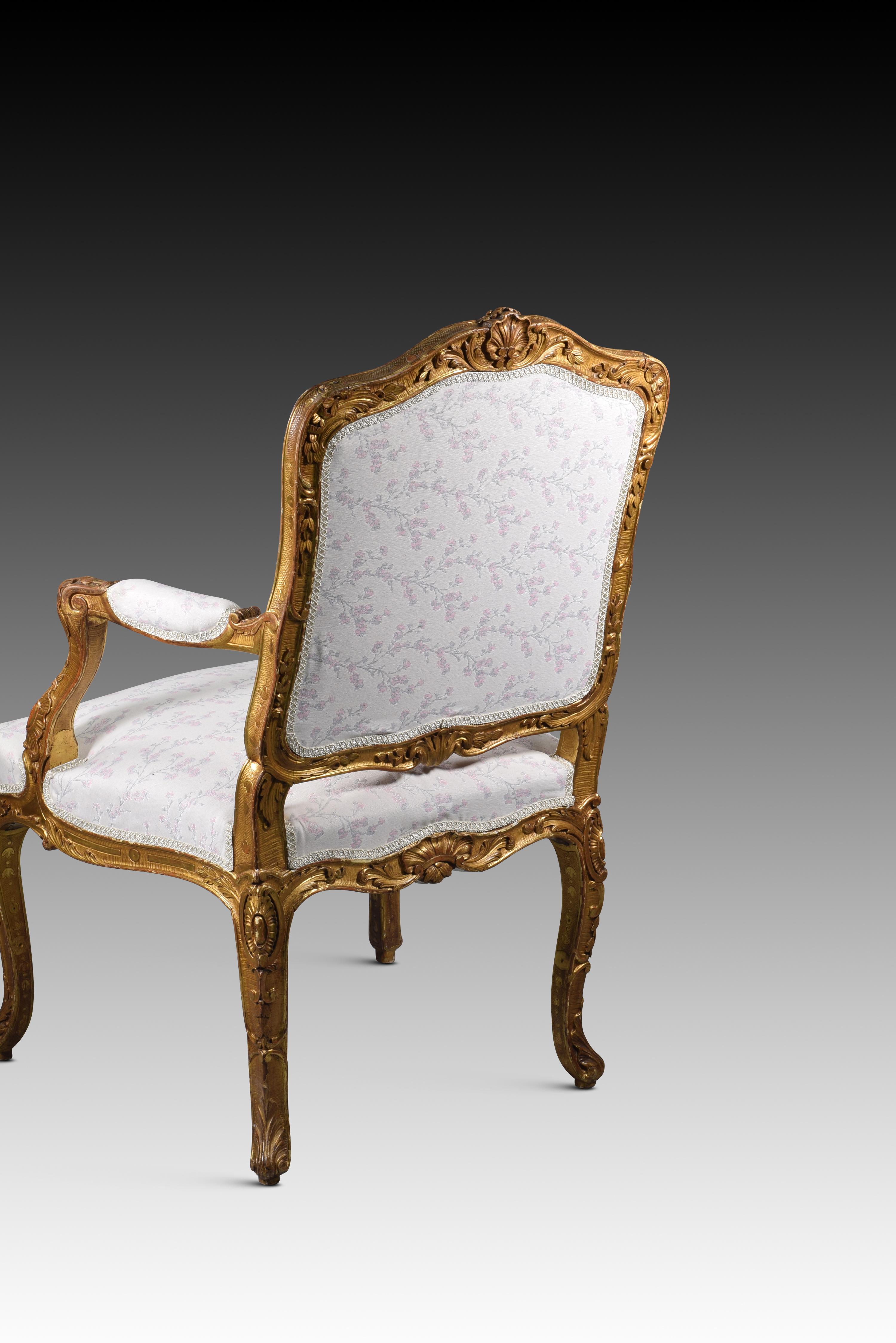 Pair of Louis XV chairs or armchairs. Possibly France, 18th century 10