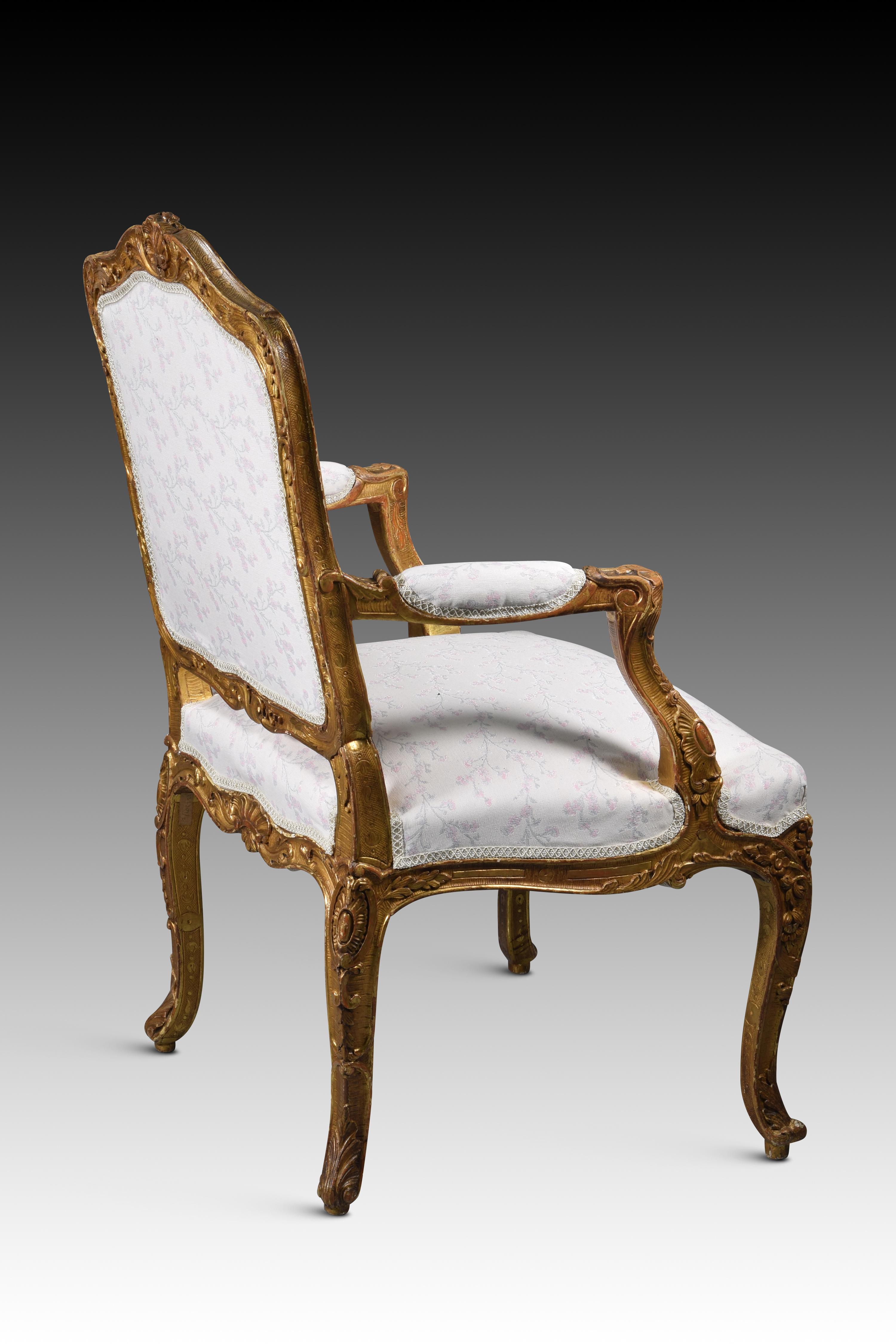 Pair of Louis XV chairs or armchairs. Possibly France, 18th century 12