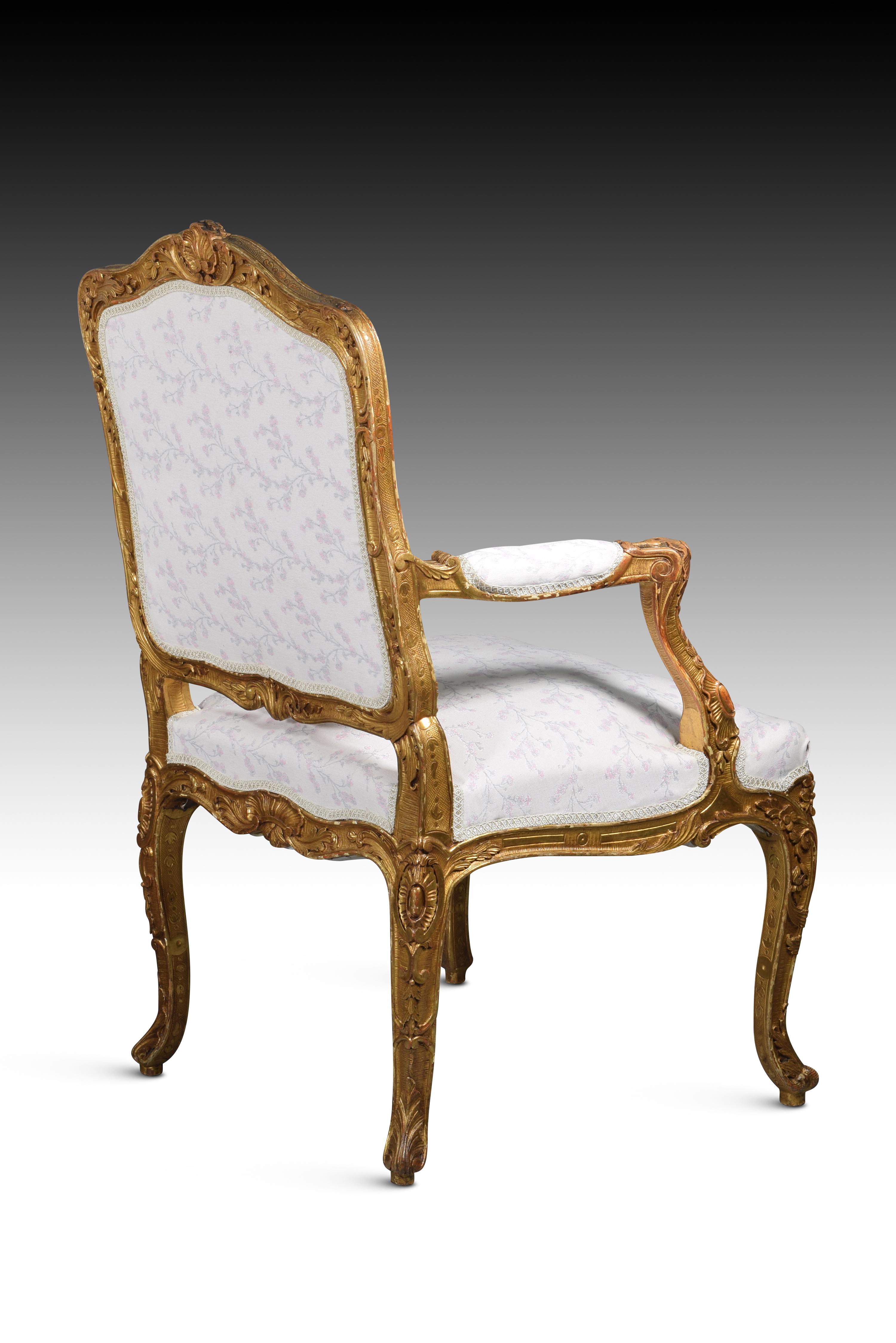 Pair of Louis XV chairs or armchairs. Possibly France, 18th century 1