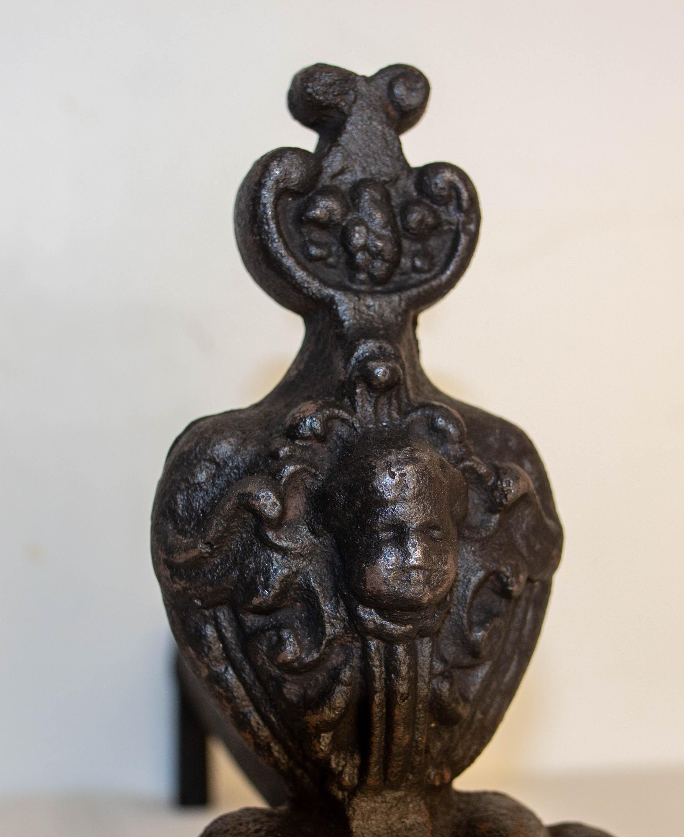 Pareja de morillos de hierro forjado Luis XV, Francia, S. XVIII Hierro forjado en venta