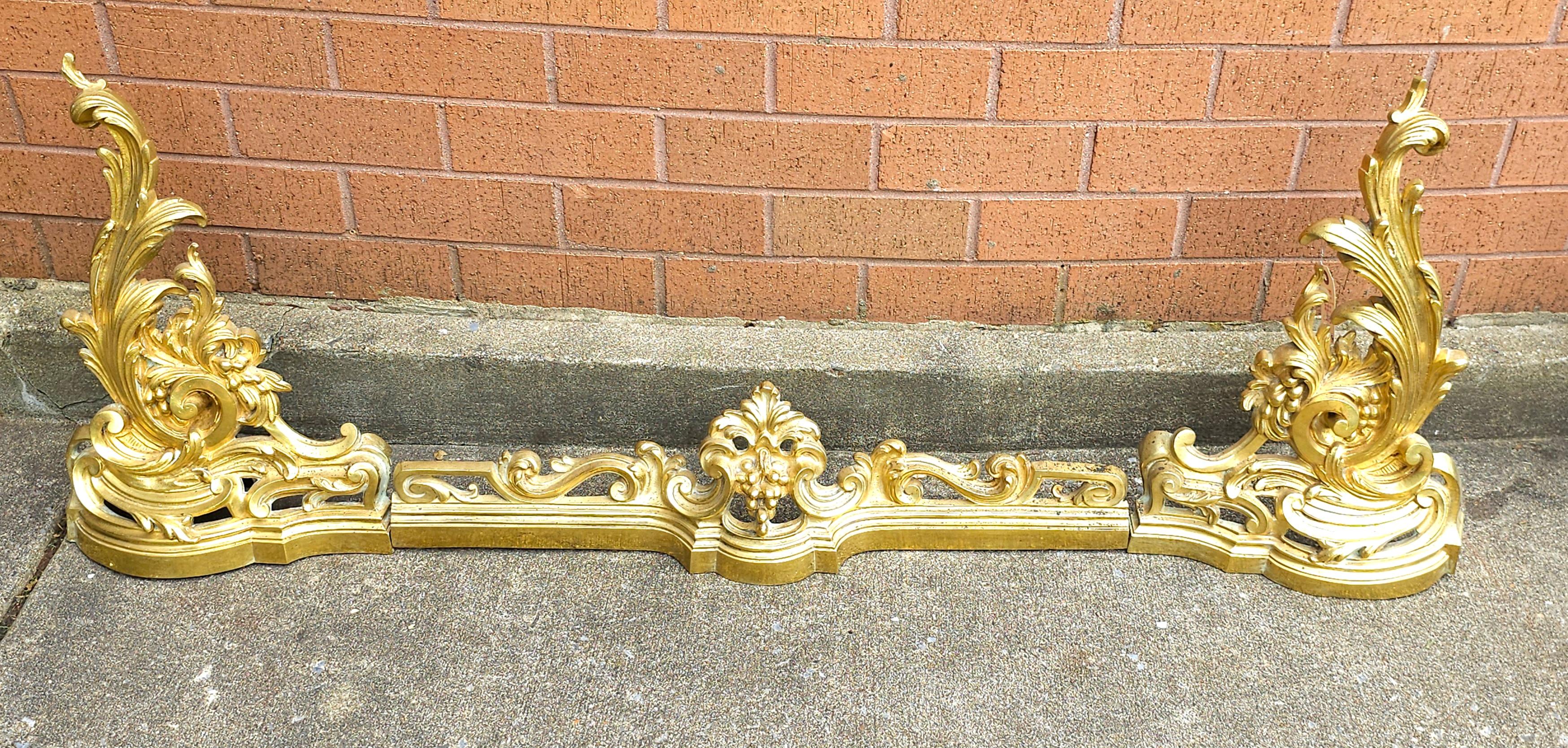 Louis XV Stylr Gilt Brass 3-Part Fire Fender, Tool Stand With Three Tools Set In Good Condition For Sale In Germantown, MD