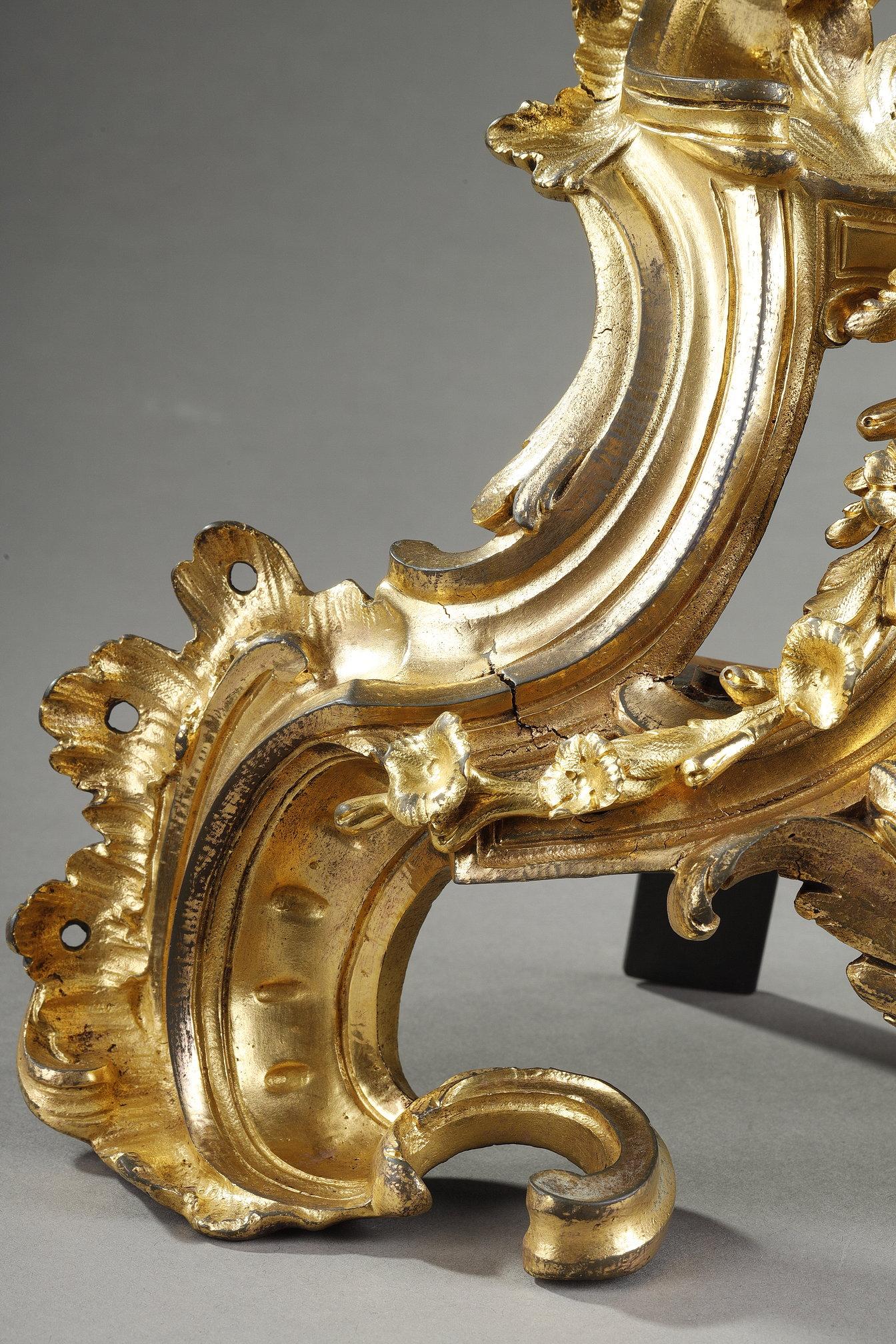 Paire de chenets Louis XV en bronze doré en vente 9