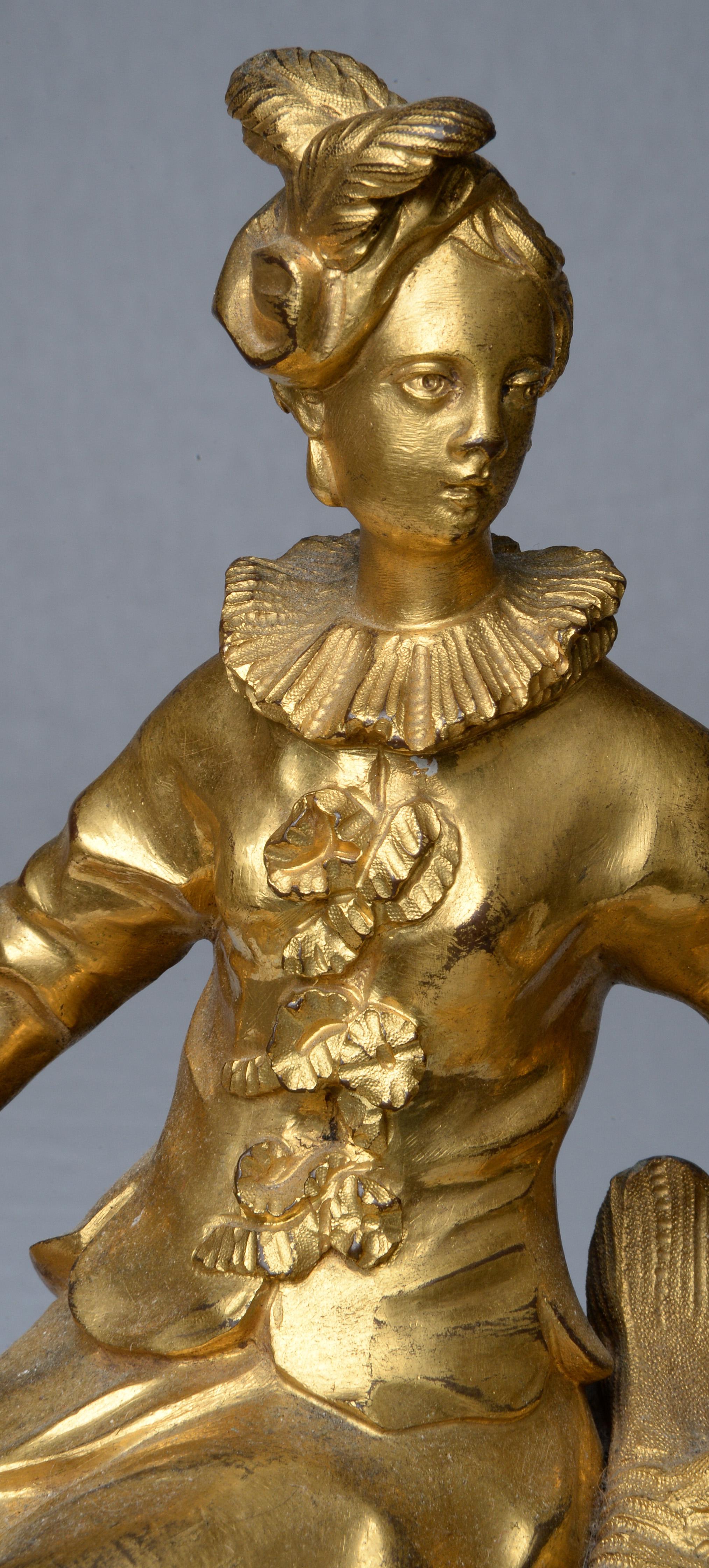 Français Paire de chenets figuratifs Louis XV en bronze doré en vente