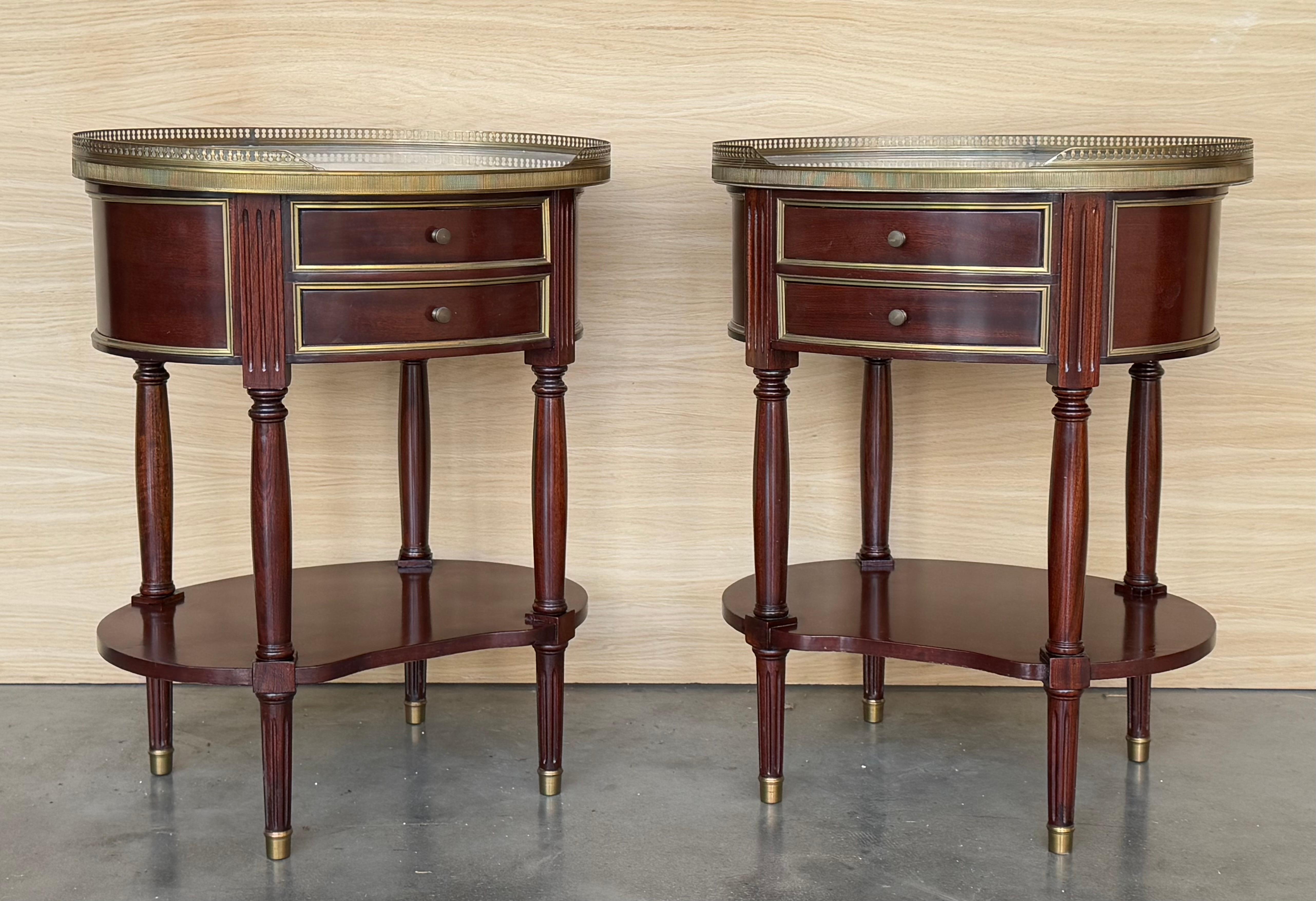 Pair of Louis XV Kidney Shape Nightstands with Two Drawers and Low Shelve In Good Condition For Sale In Miami, FL