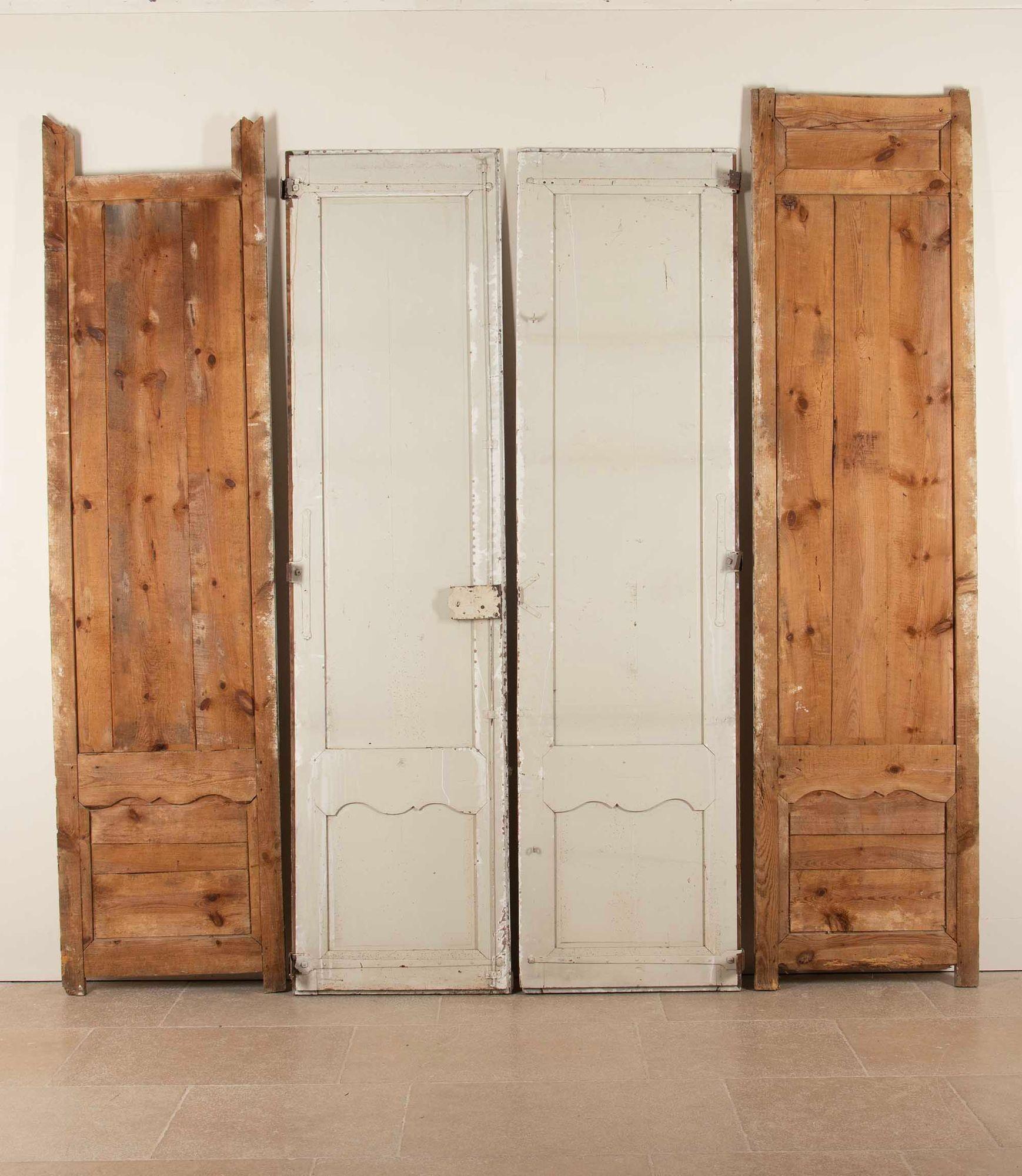 Pareja de Puertas de Época Luis XV con Paneles de Boiserie Francés en venta