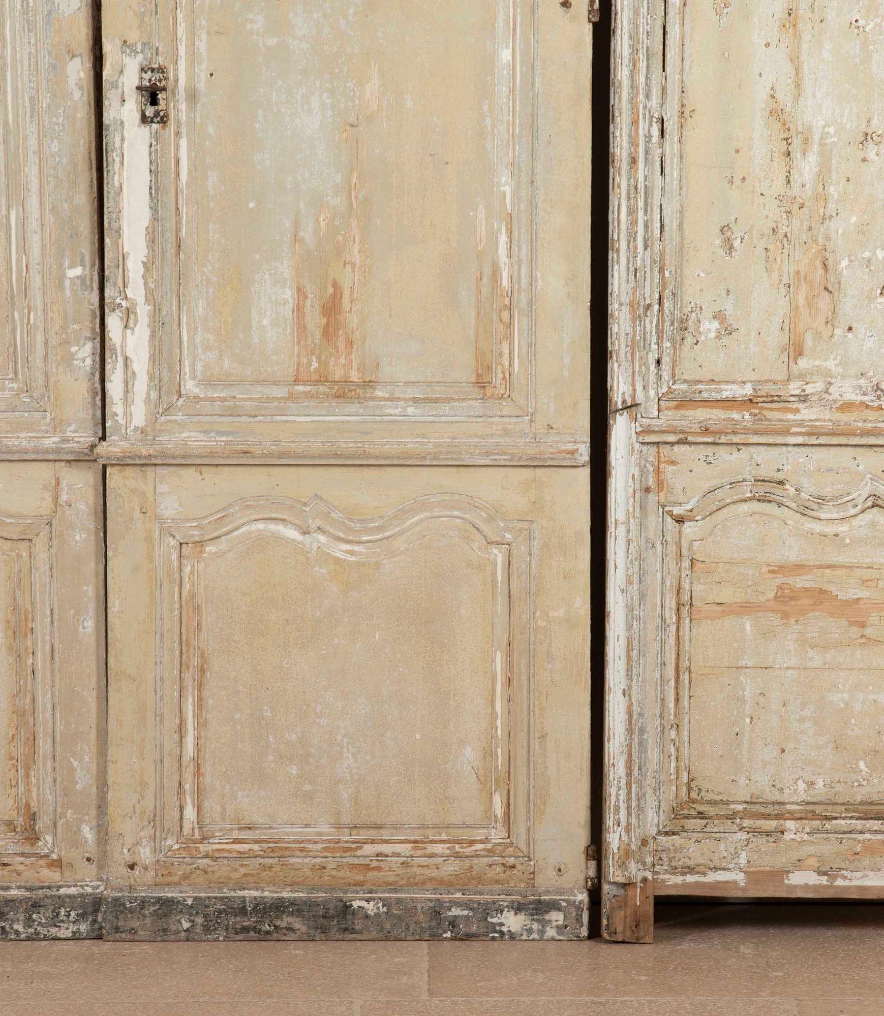 Pareja de Puertas de Época Luis XV con Paneles de Boiserie en venta 3