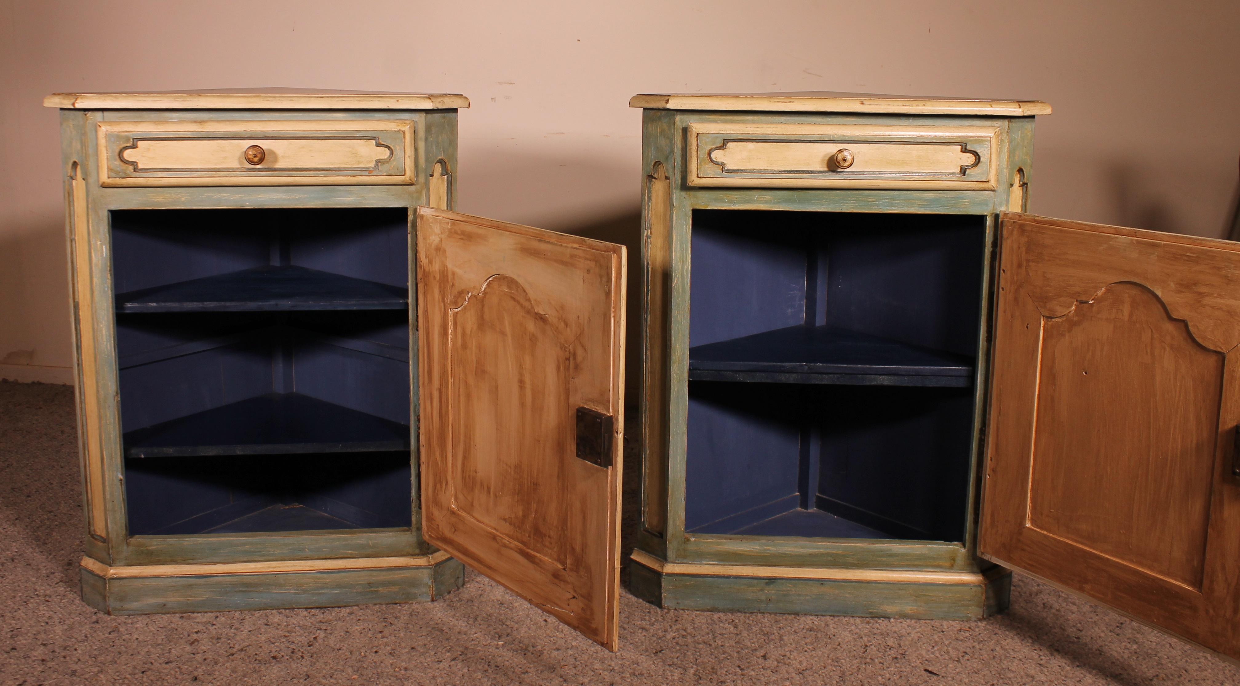 French Pair of Louis XV Polychrome Corner Cupboards in Oak, 19th Century For Sale