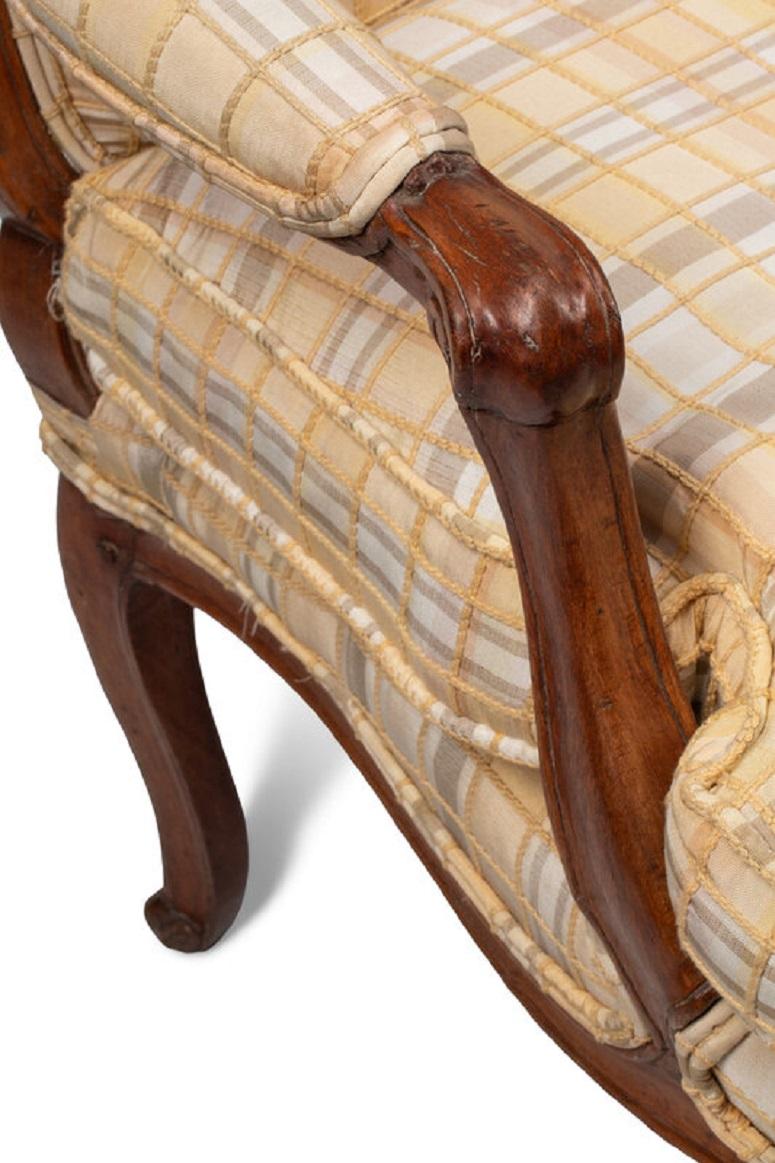 Paire de Fauteuils Louis XV en noyer, XVIIIe siècle en vente 1