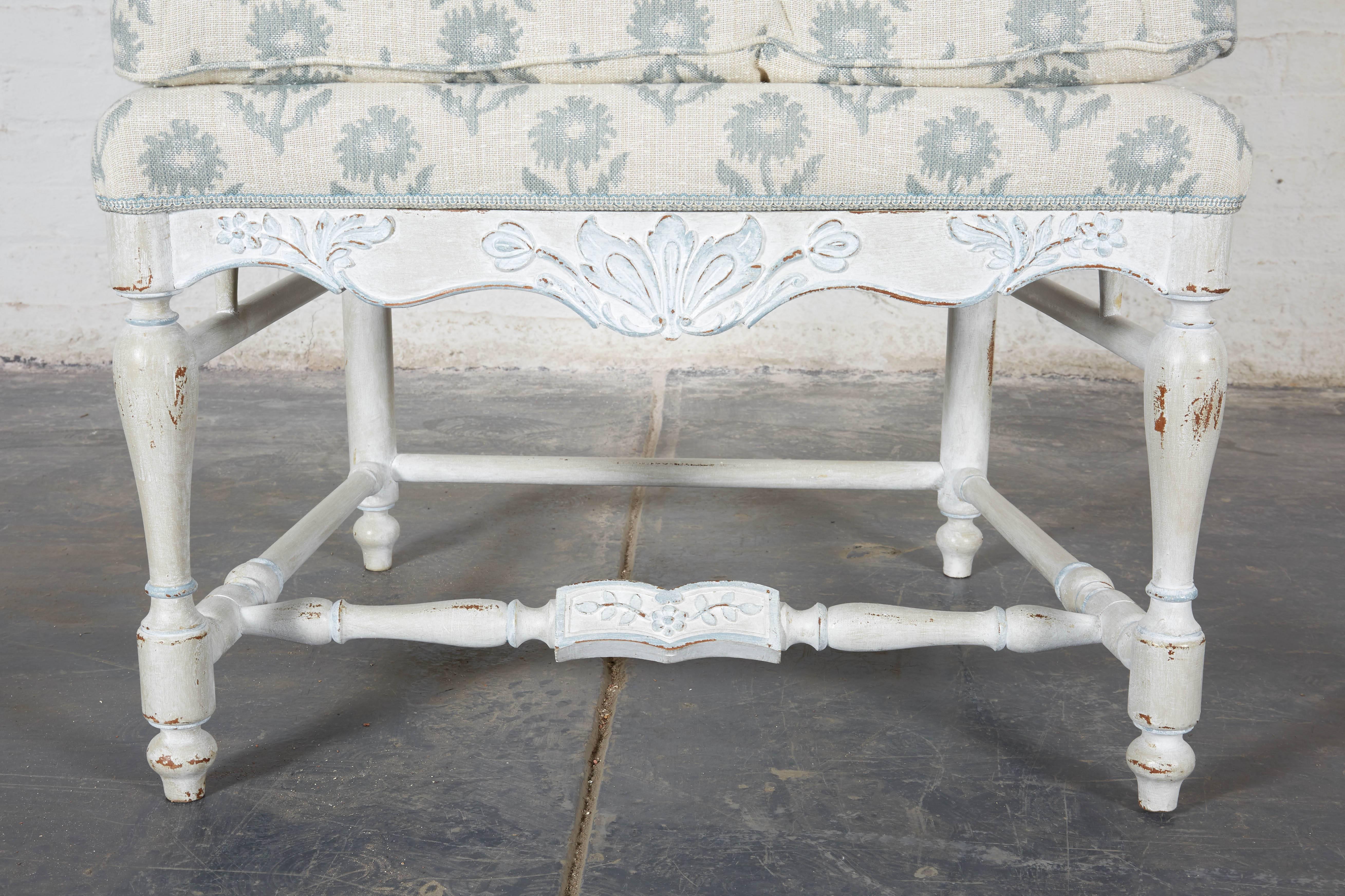 Pair of Louis XV Provincial White and Blue-Painted Armchairs In Good Condition In New York, NY