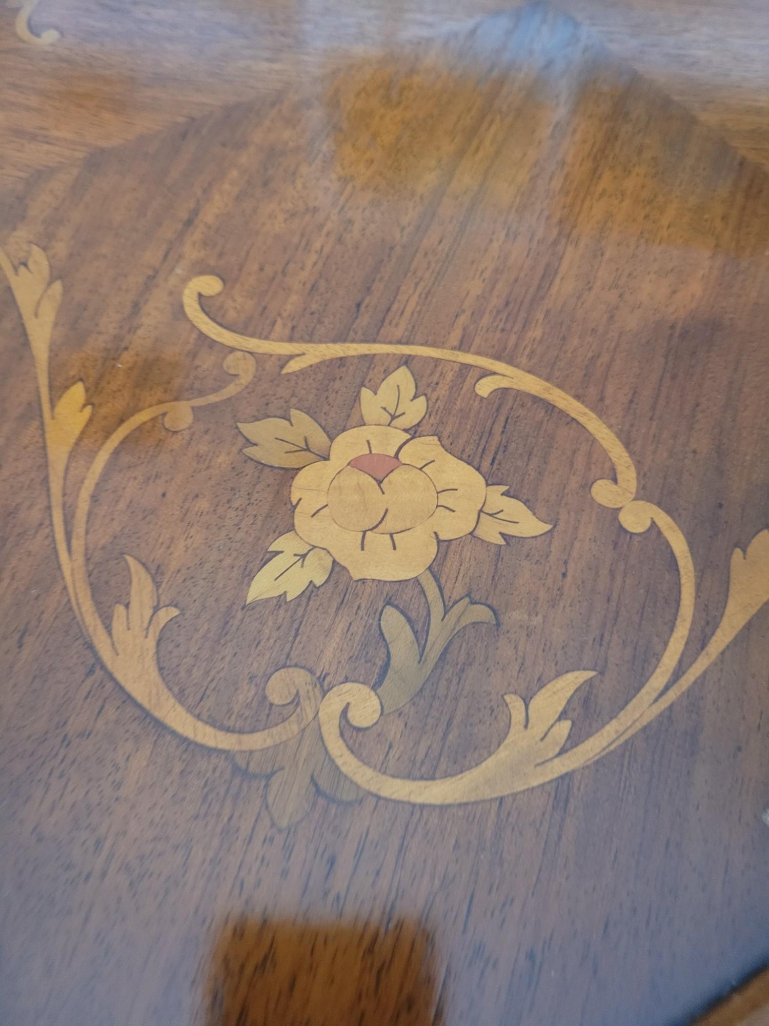 Paire de tables d'appoint en marqueterie Louis XV Revival Bon état - En vente à North Palm Beach, FL