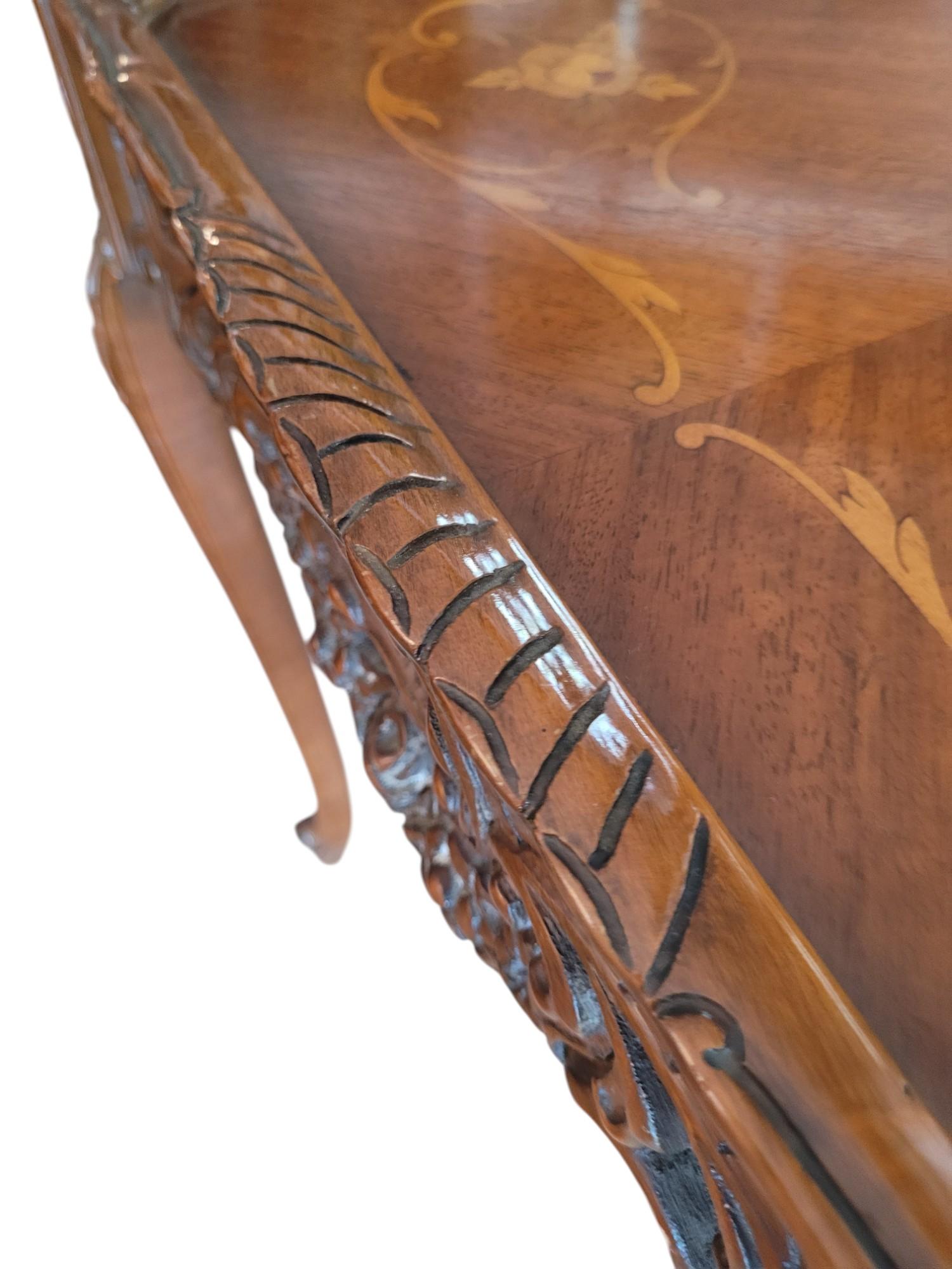 Paire de tables d'appoint en marqueterie Louis XV Revival en vente 3