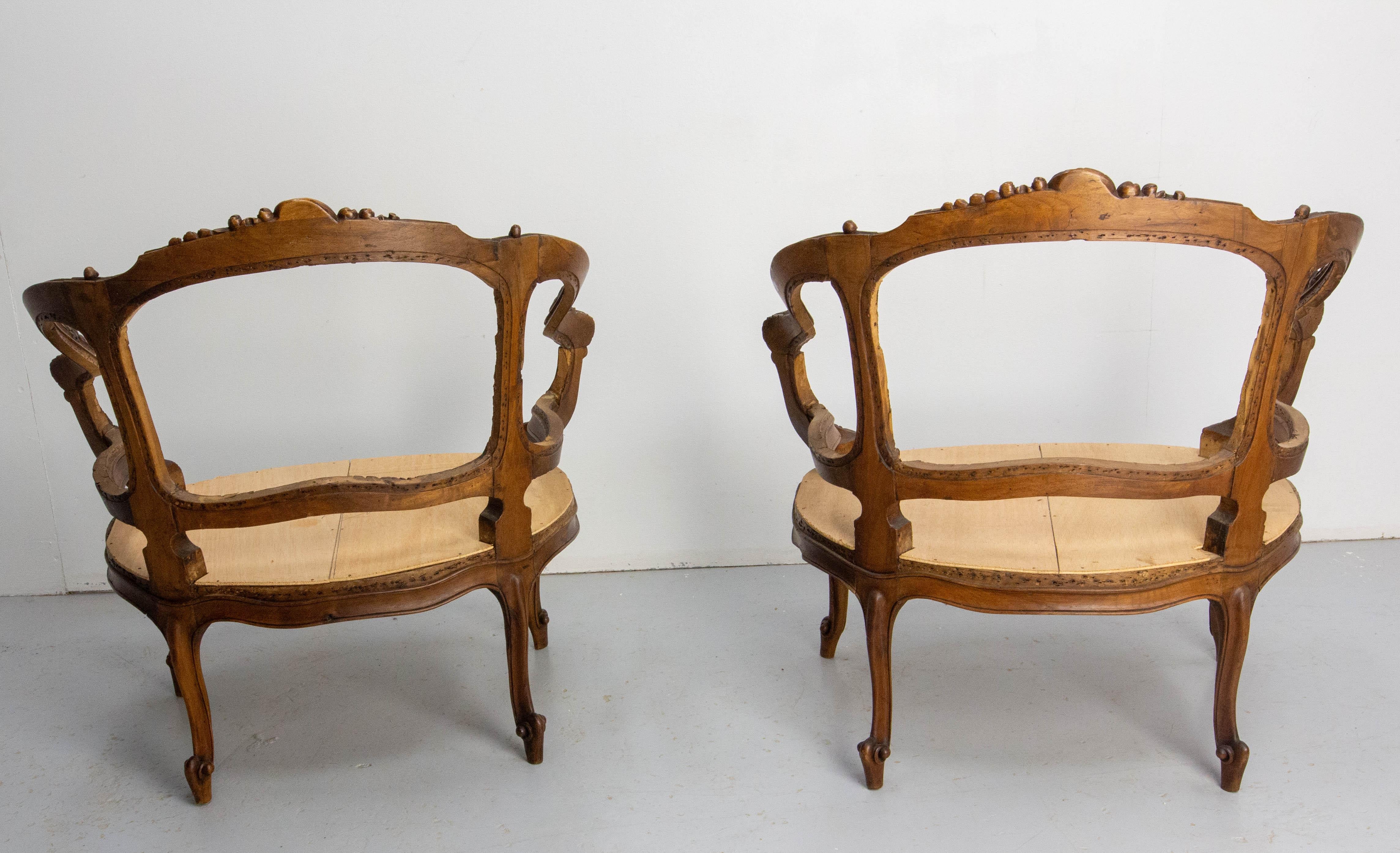 Coppia di poltrone aperte in stile Louis XV Revival con imbottitura a canne o a cuscini, Francia, XIX sec. In condizioni buone in vendita a Labrit, Landes