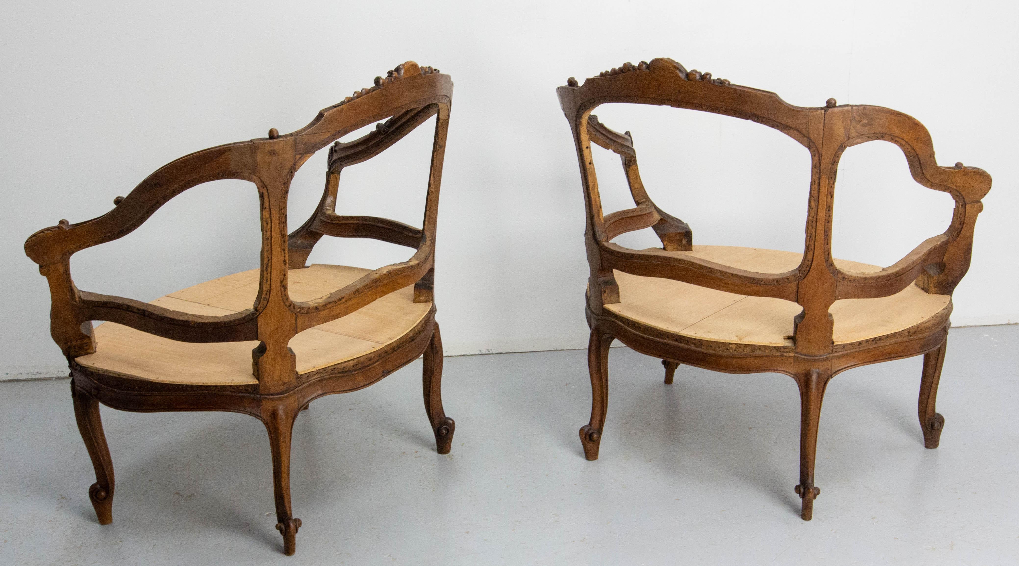 Fine XIX secolo Coppia di poltrone aperte in stile Louis XV Revival con imbottitura a canne o a cuscini, Francia, XIX sec. in vendita