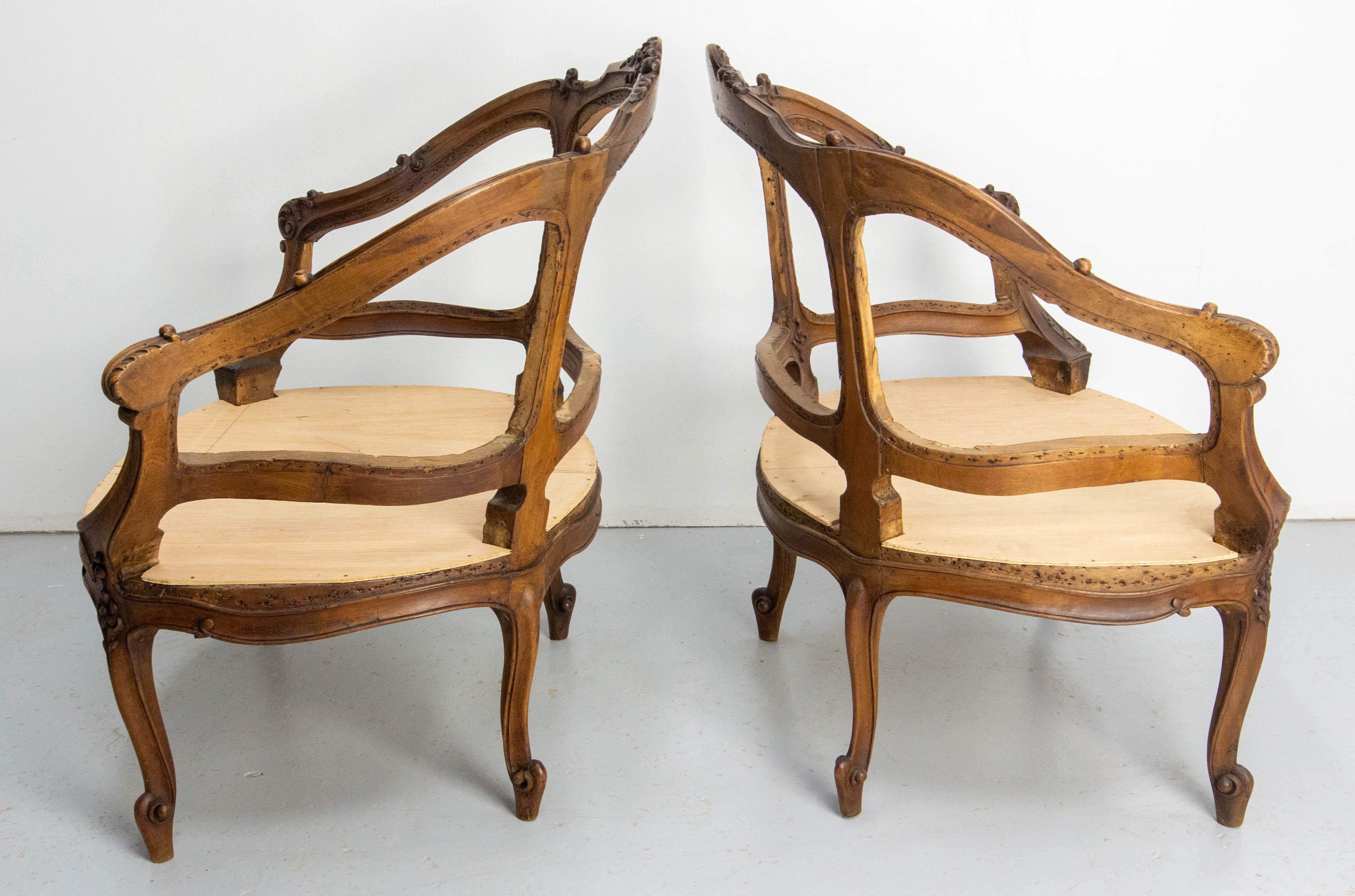 Noce Coppia di poltrone aperte in stile Louis XV Revival con imbottitura a canne o a cuscini, Francia, XIX sec. in vendita