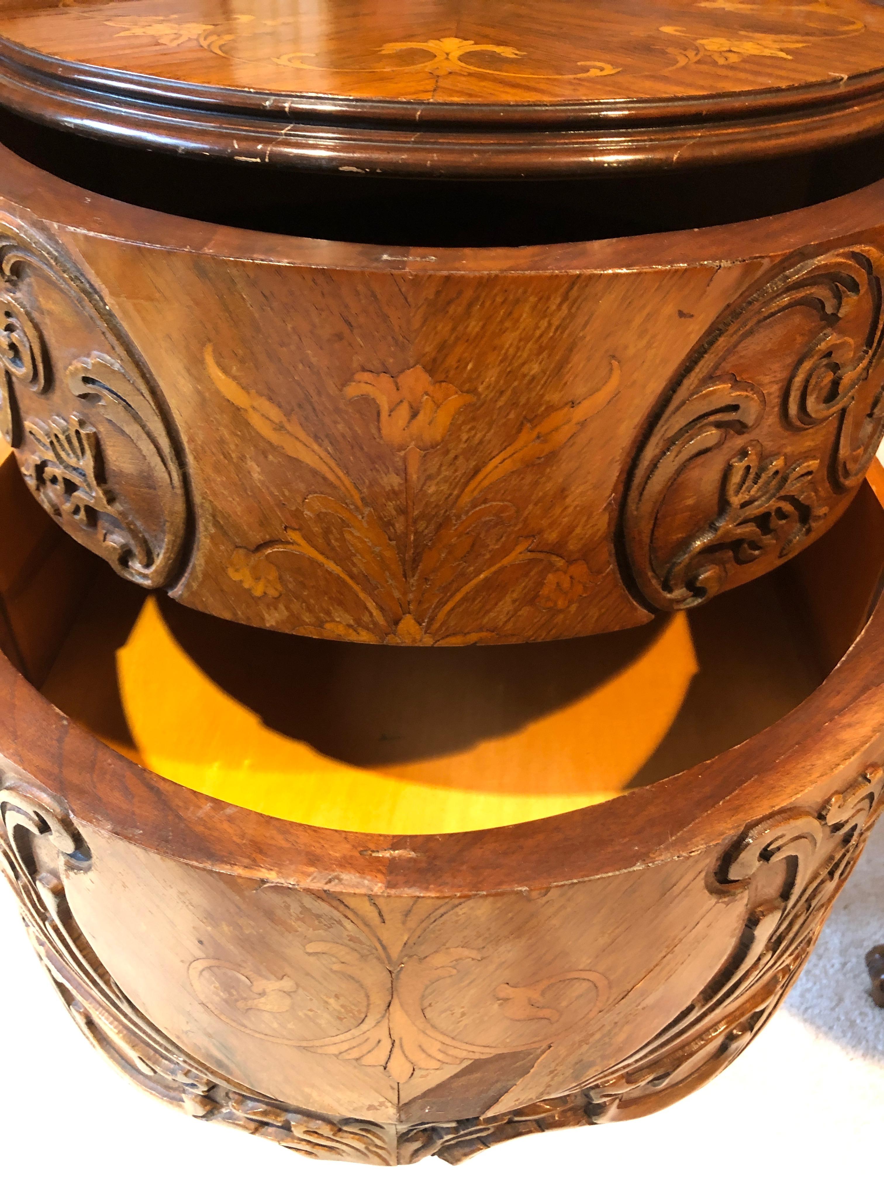 Pair of Louis XV Round Marquetry Inlaid Carved Mahogany Side Tables Nightstands 9